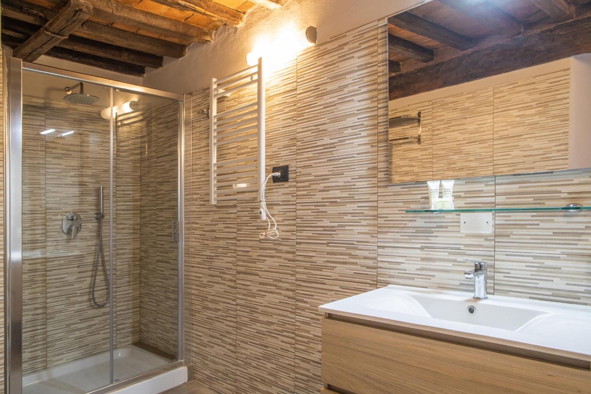 Studio Apartment - Photo 13