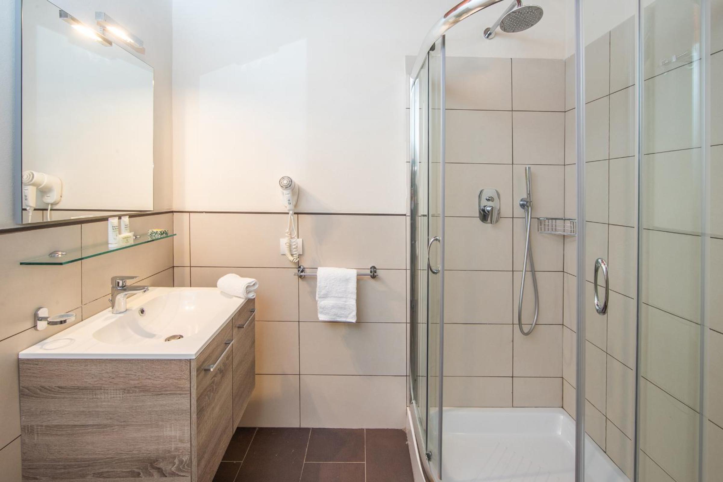 One-Bedroom Apartment - Photo 27