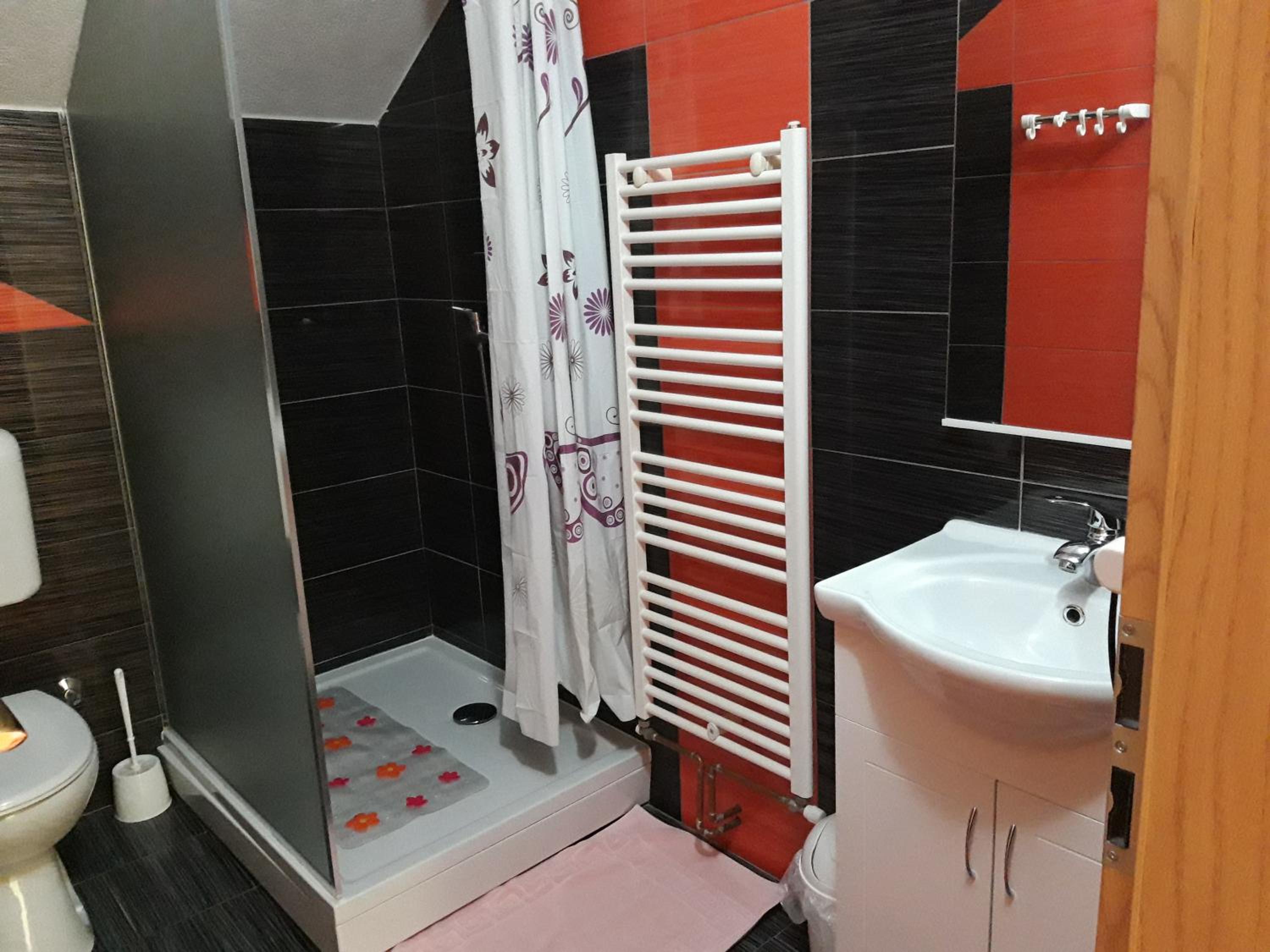 Triple Room with Private Bathroom - Photo 6