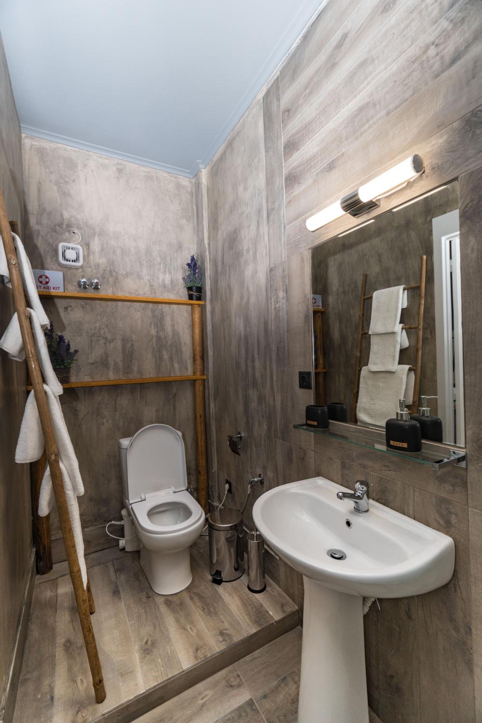 One-Bedroom Apartment - Photo 16