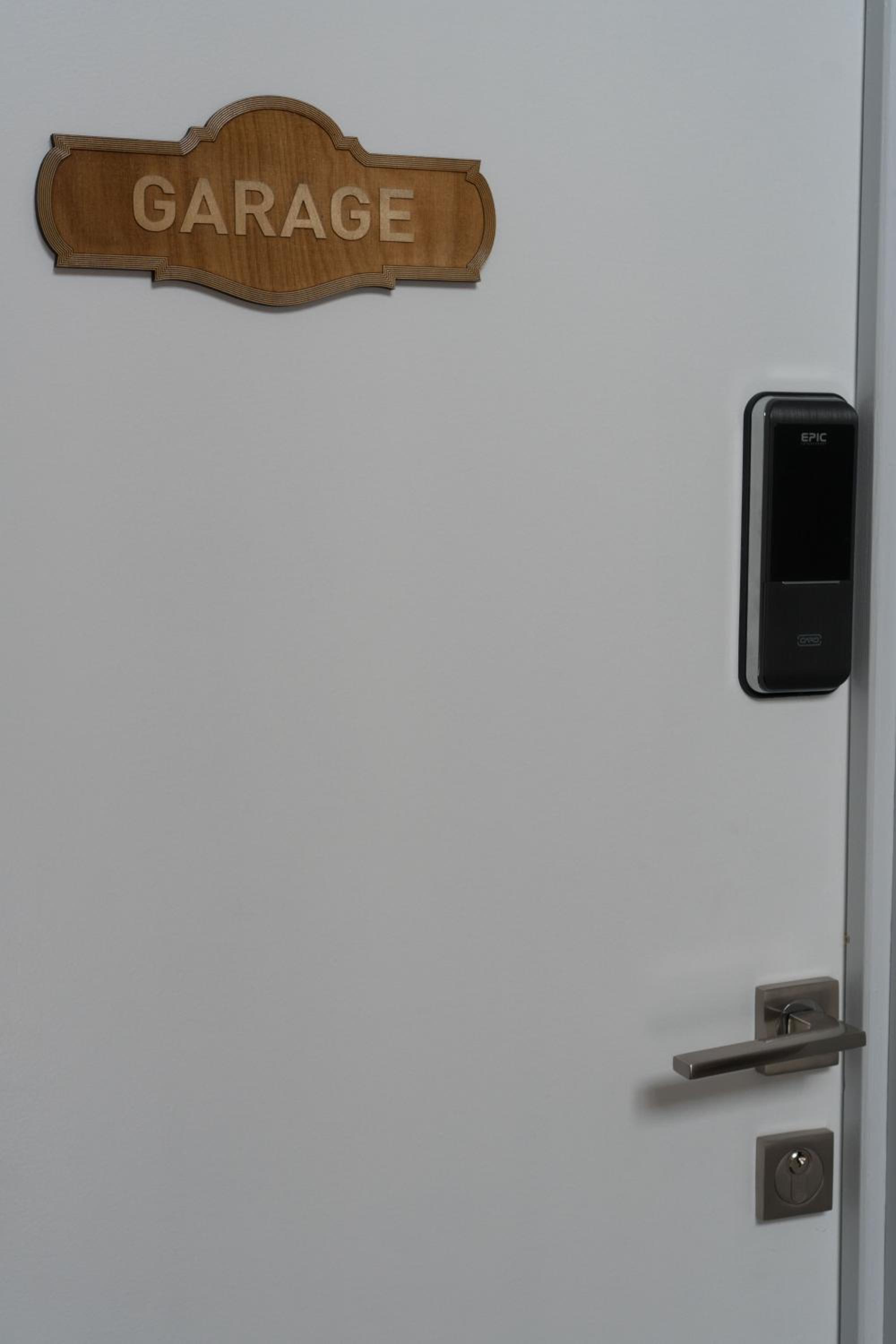 One-Bedroom Apartment - Photo 4