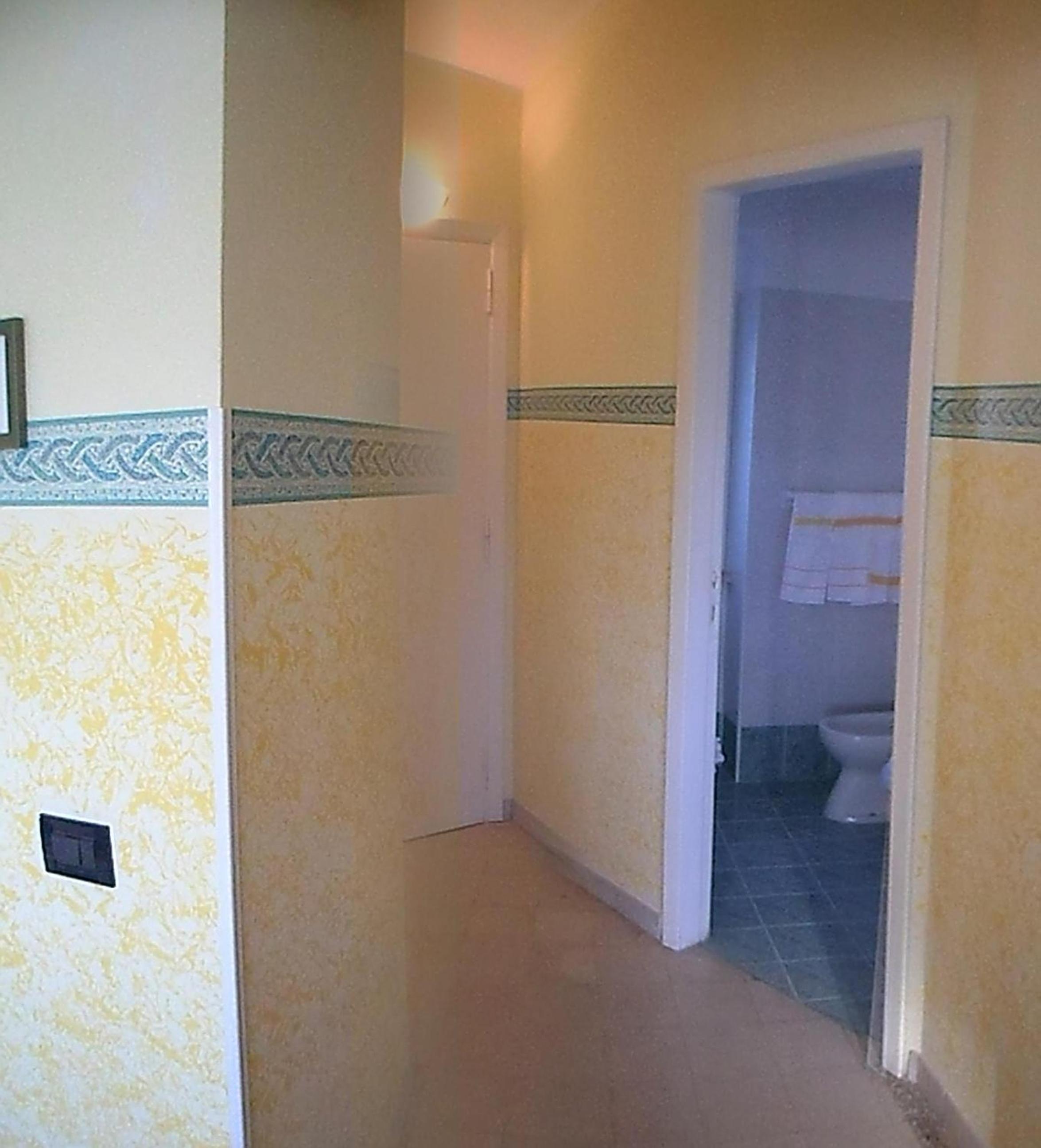 Two Connecting Rooms photo 3
