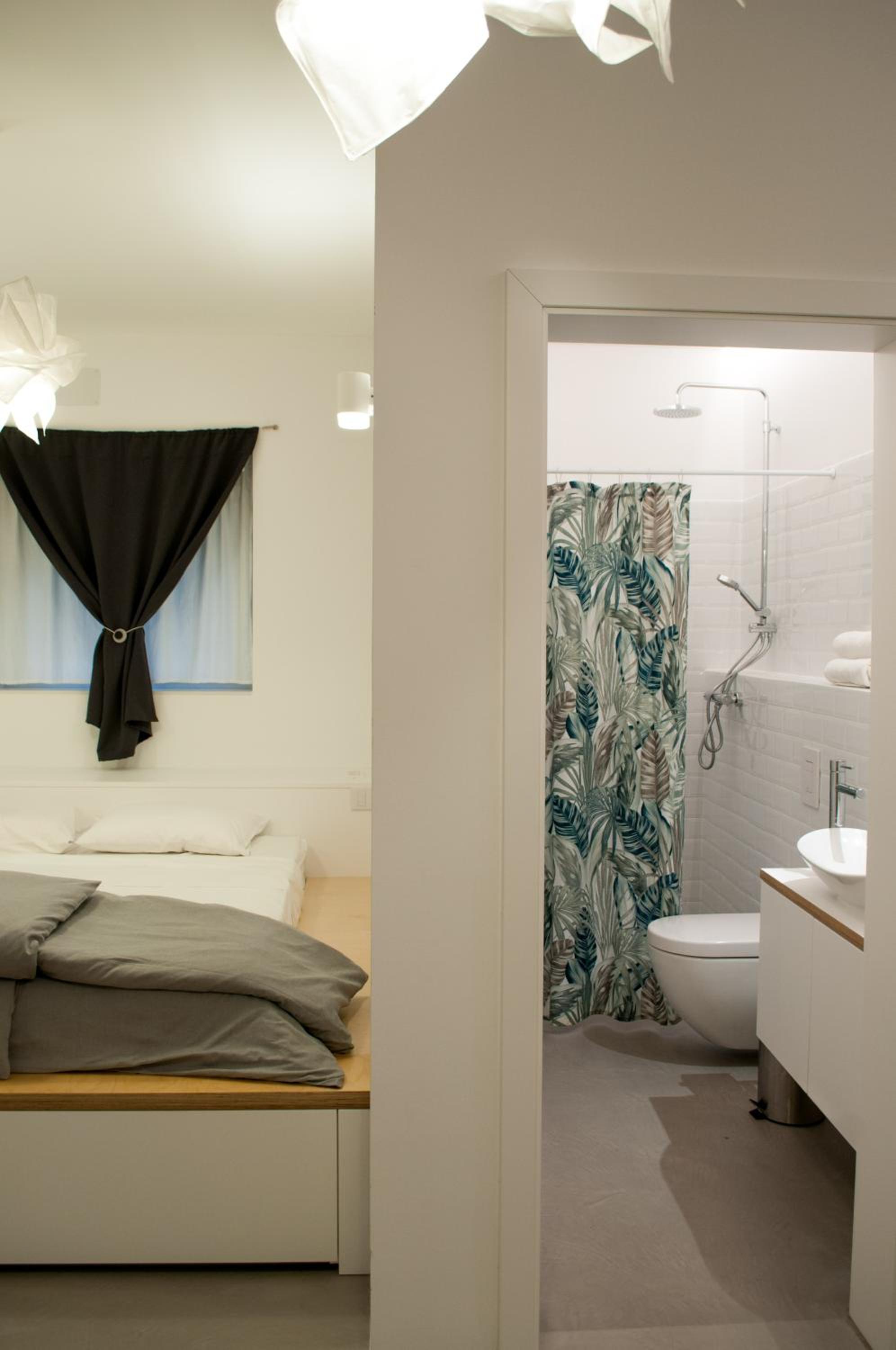 One-Bedroom Apartment photo 1