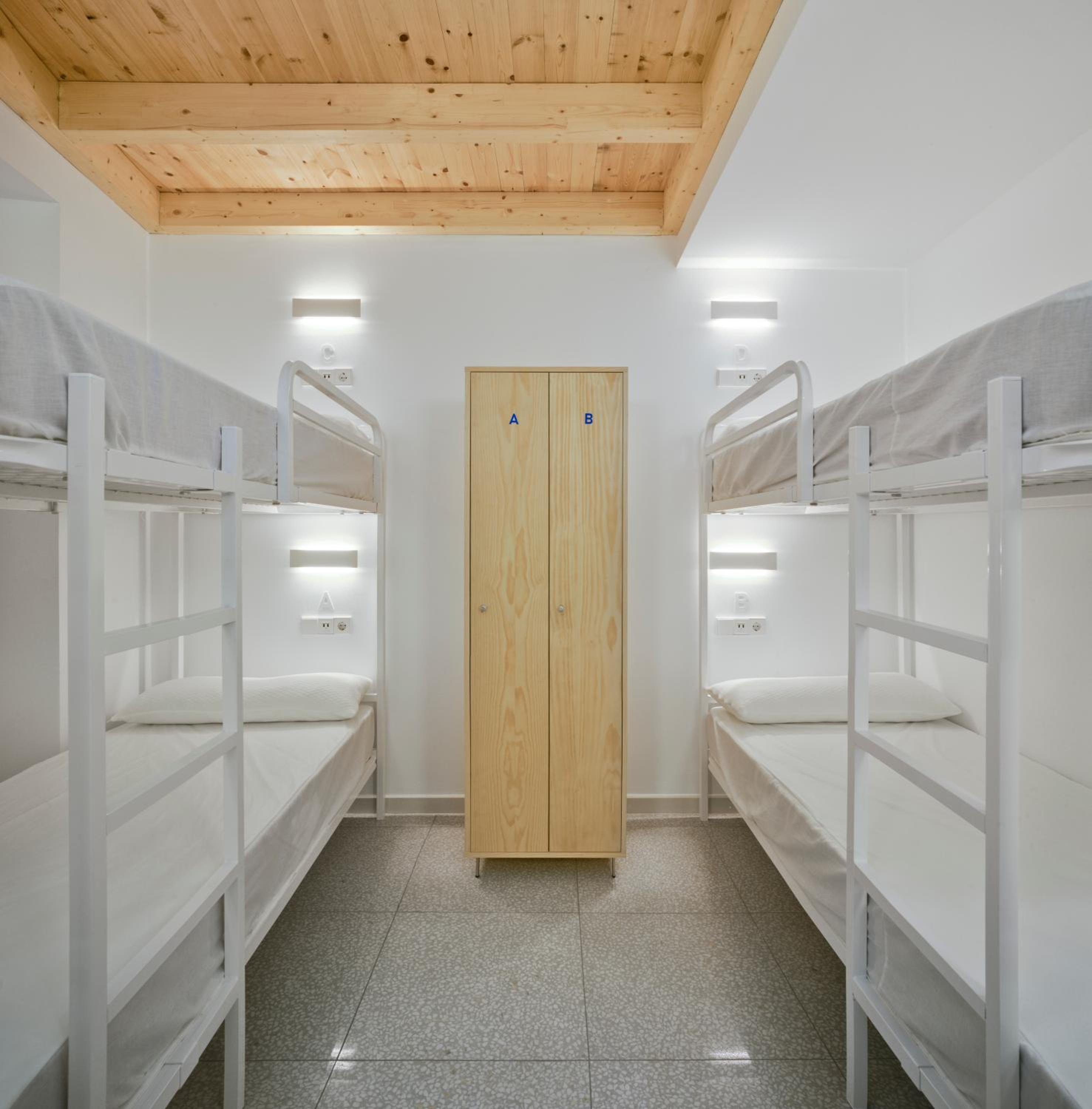 Dormitorio Compartido Mixto de 6 Camas