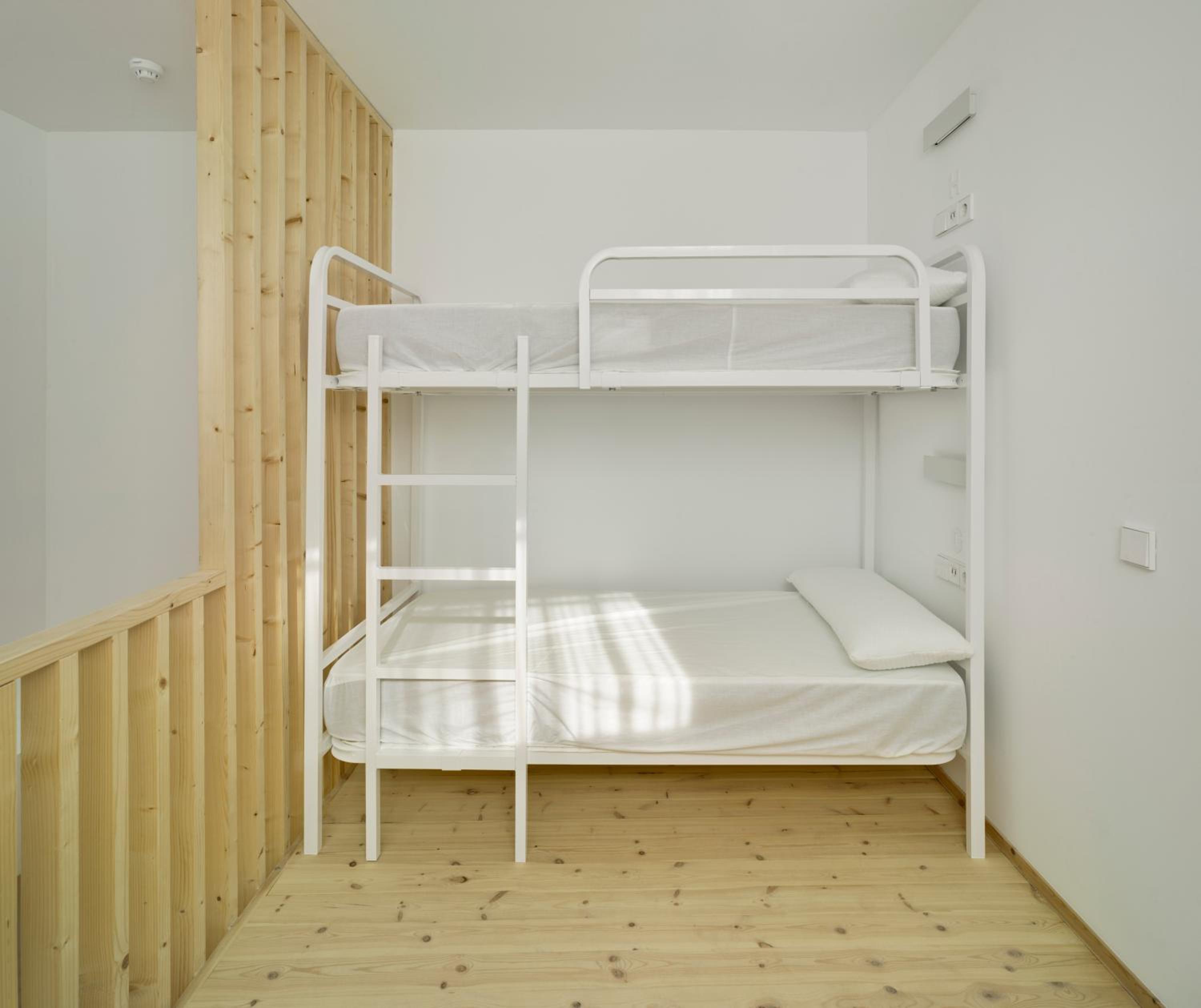 Cama en Habitación Compartida Mixta de 8 Camas