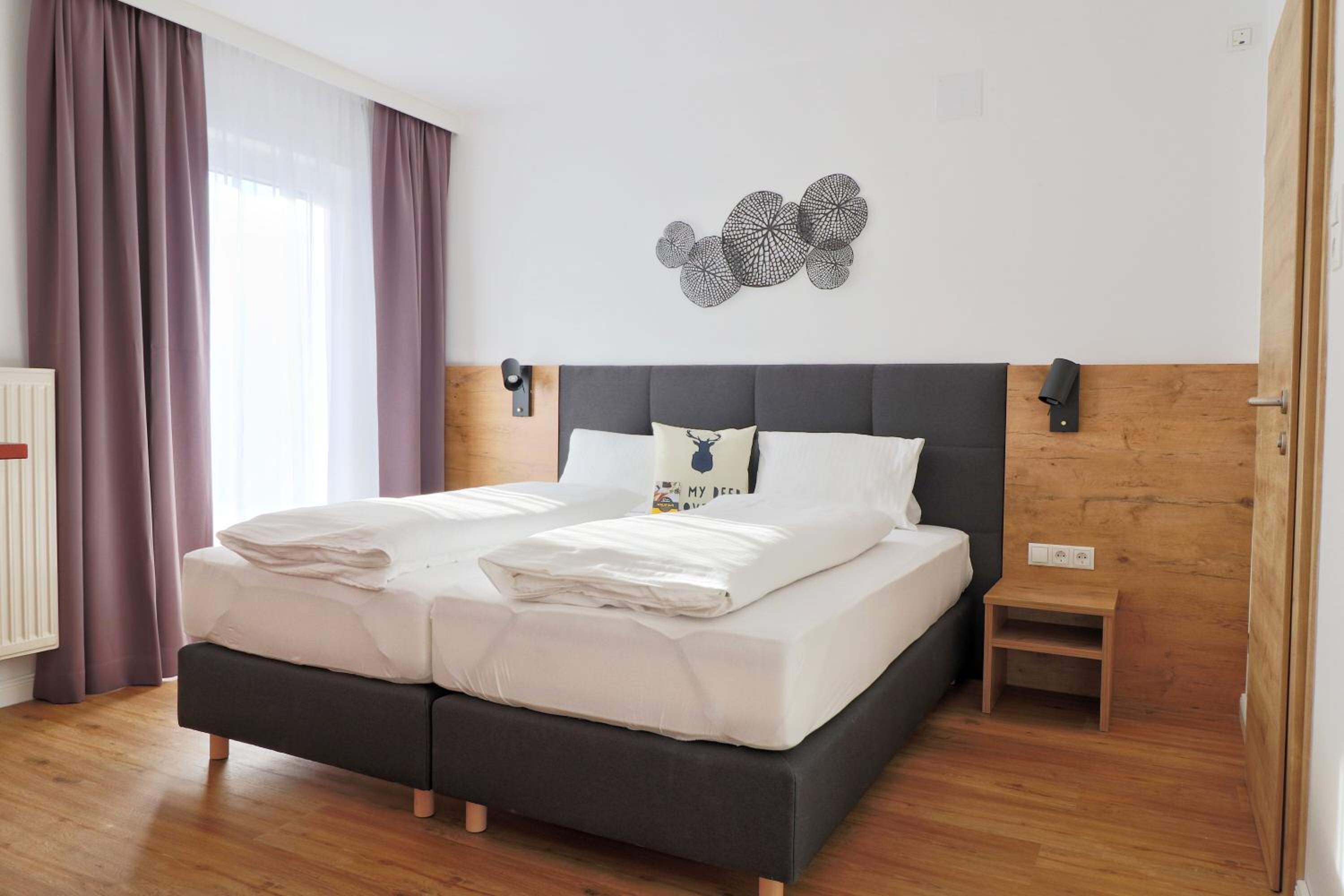 Junior Suite with Balcony - Photo 4