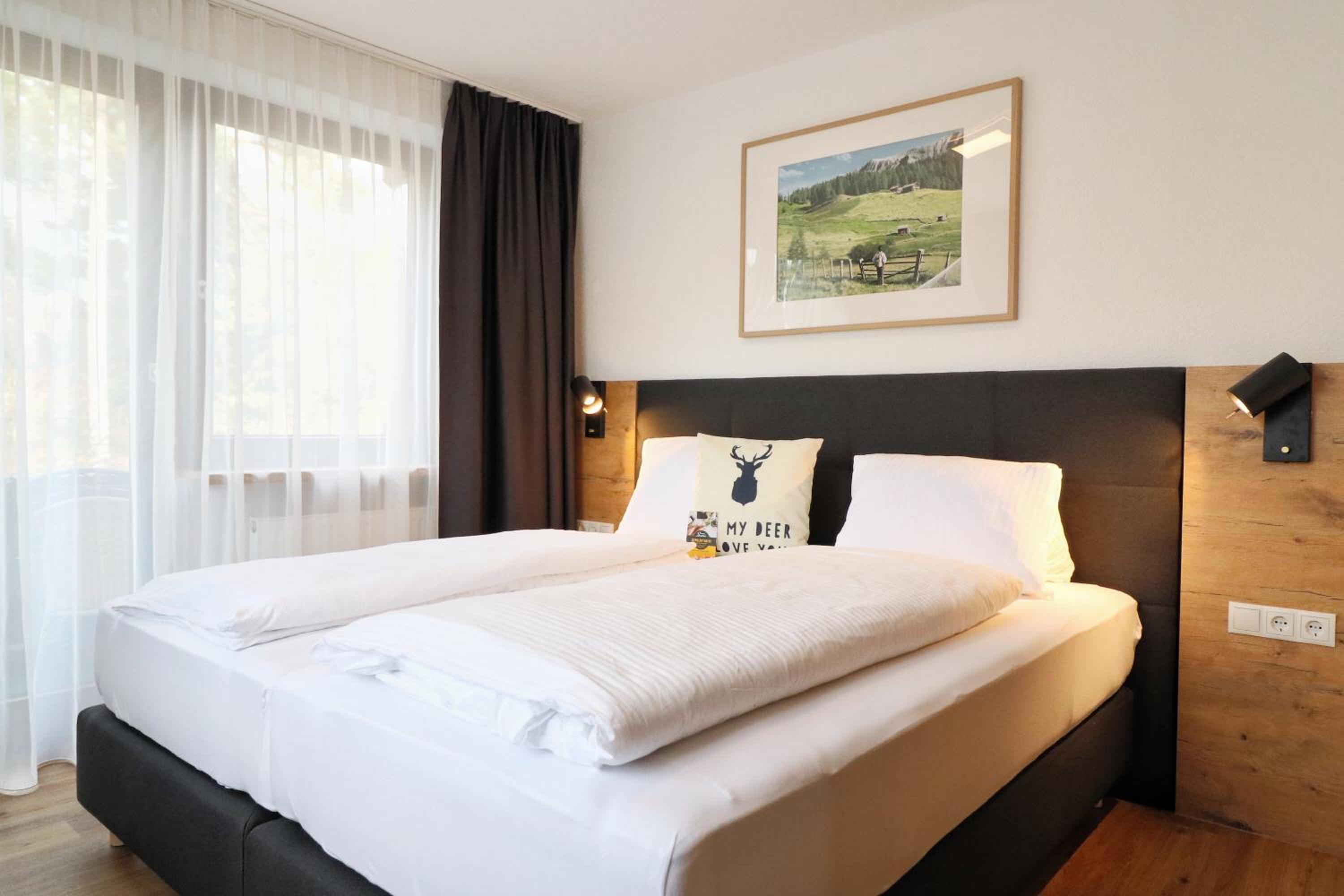 Junior Suite with Balcony - Photo 2
