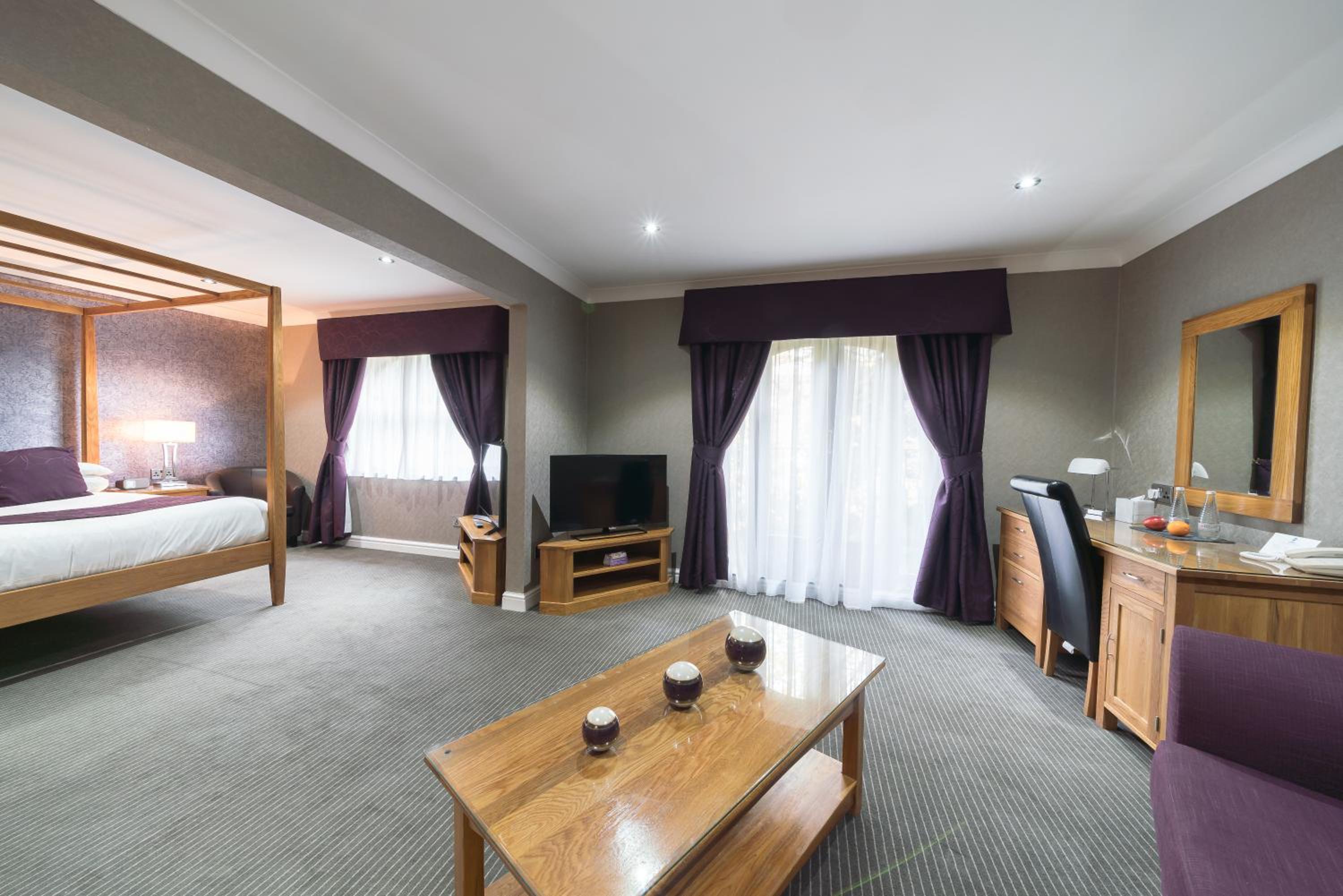Superior King Suite photo 2