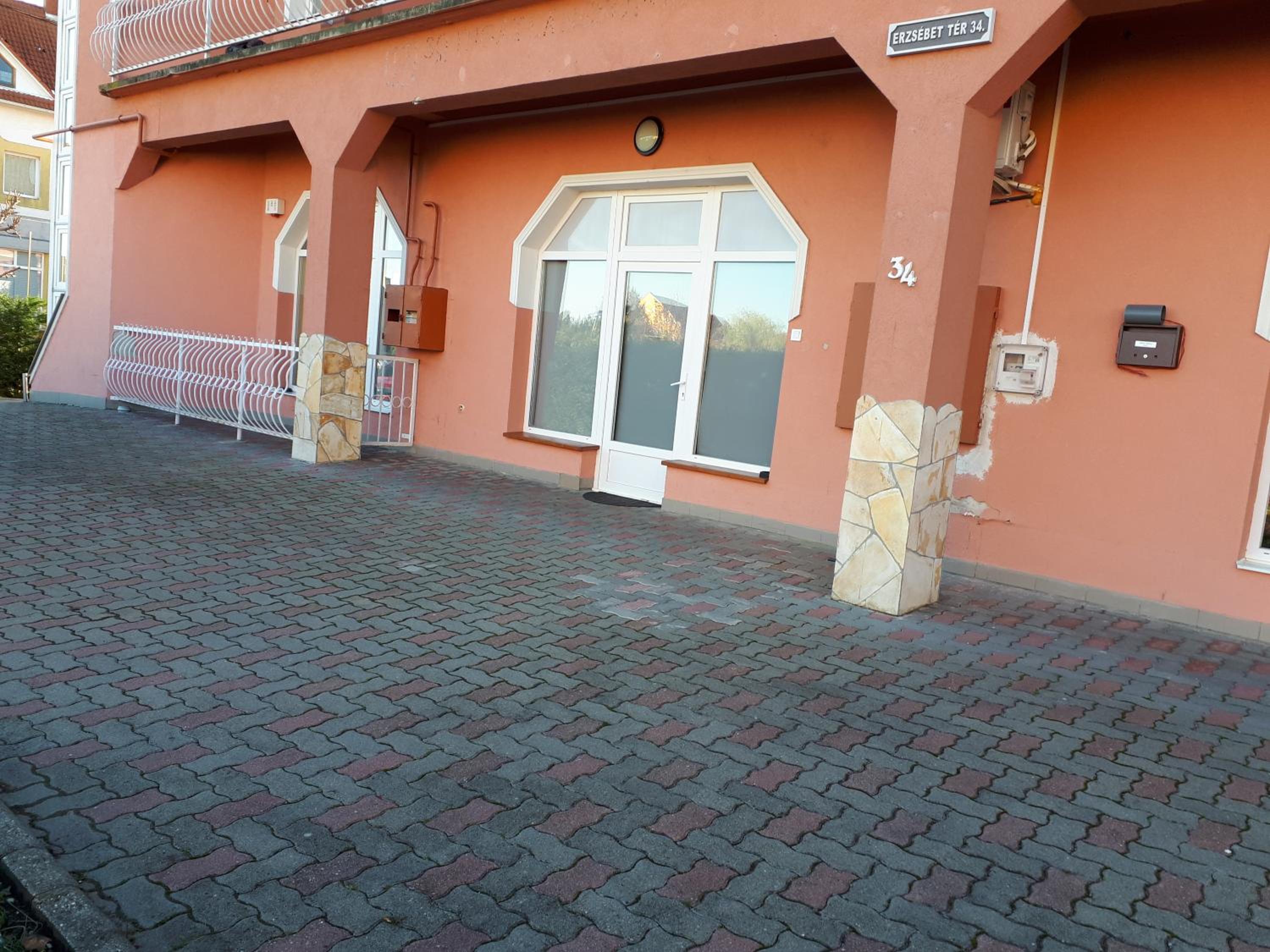 Apartment - Ground Floor photo 3
