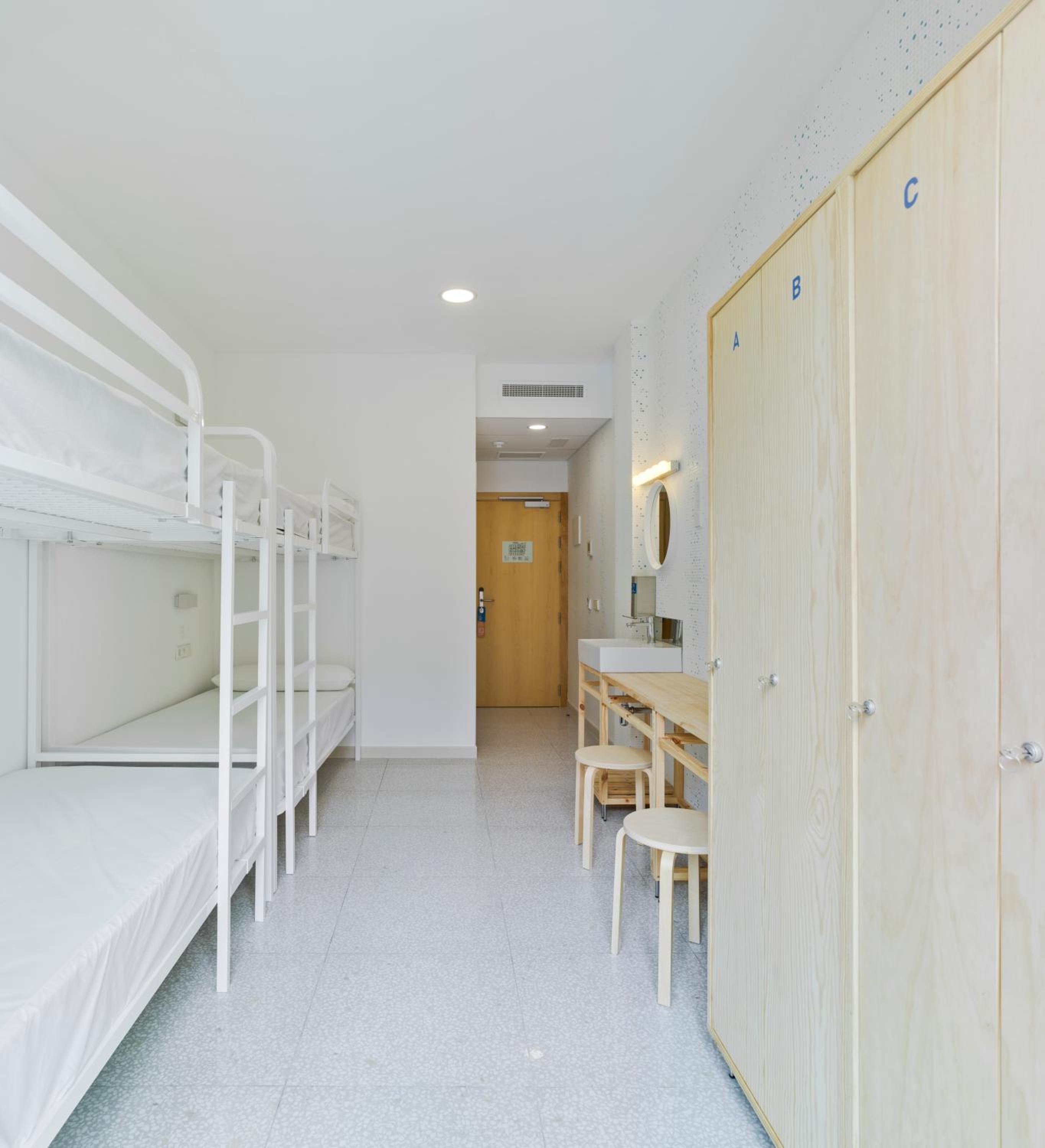 Quadruple Room with Mountain View photo 2
