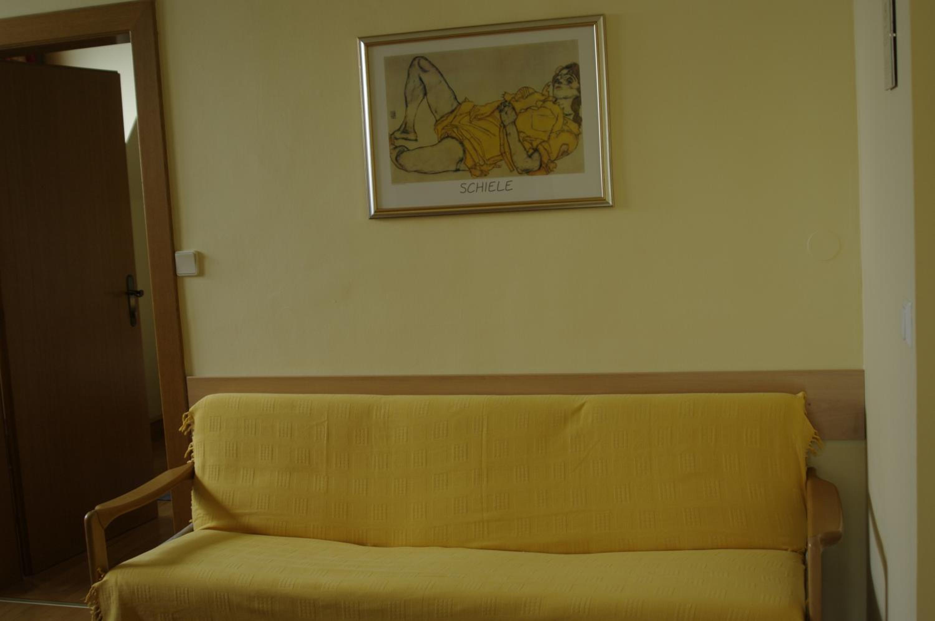 Large One-Bedroom Apartment with Balcony photo 1