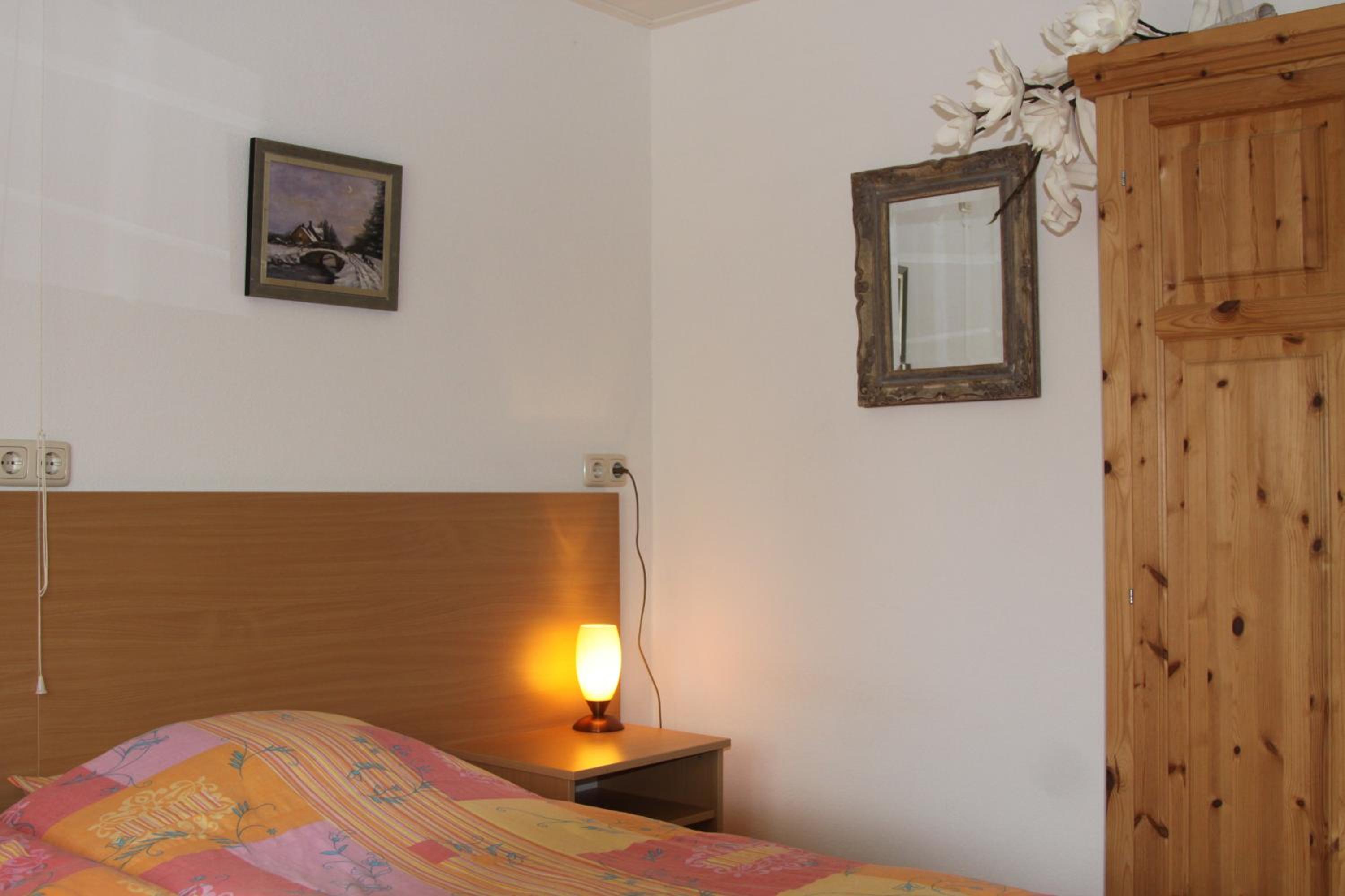 Double Room with Shared Shower and Toilet photo 1