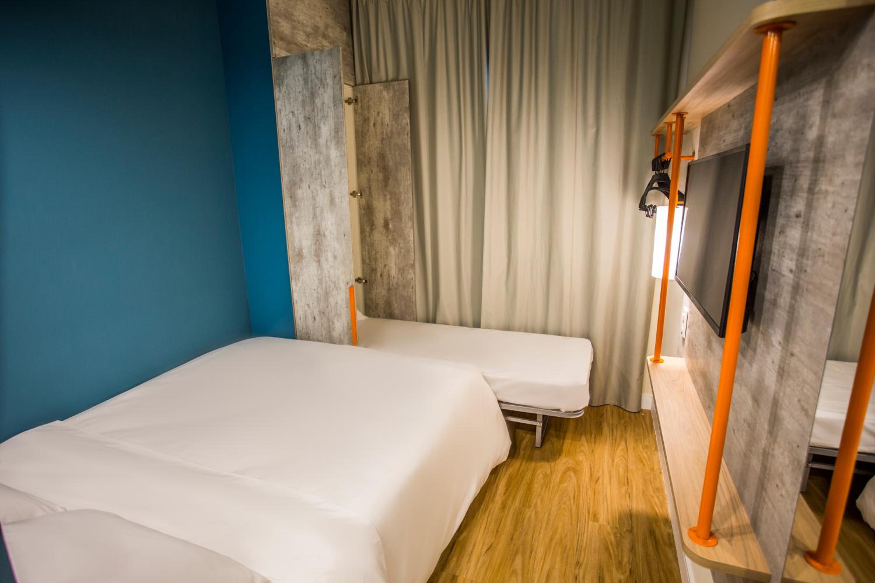 Triple Room with Double bed and Single Bed - Photo 4