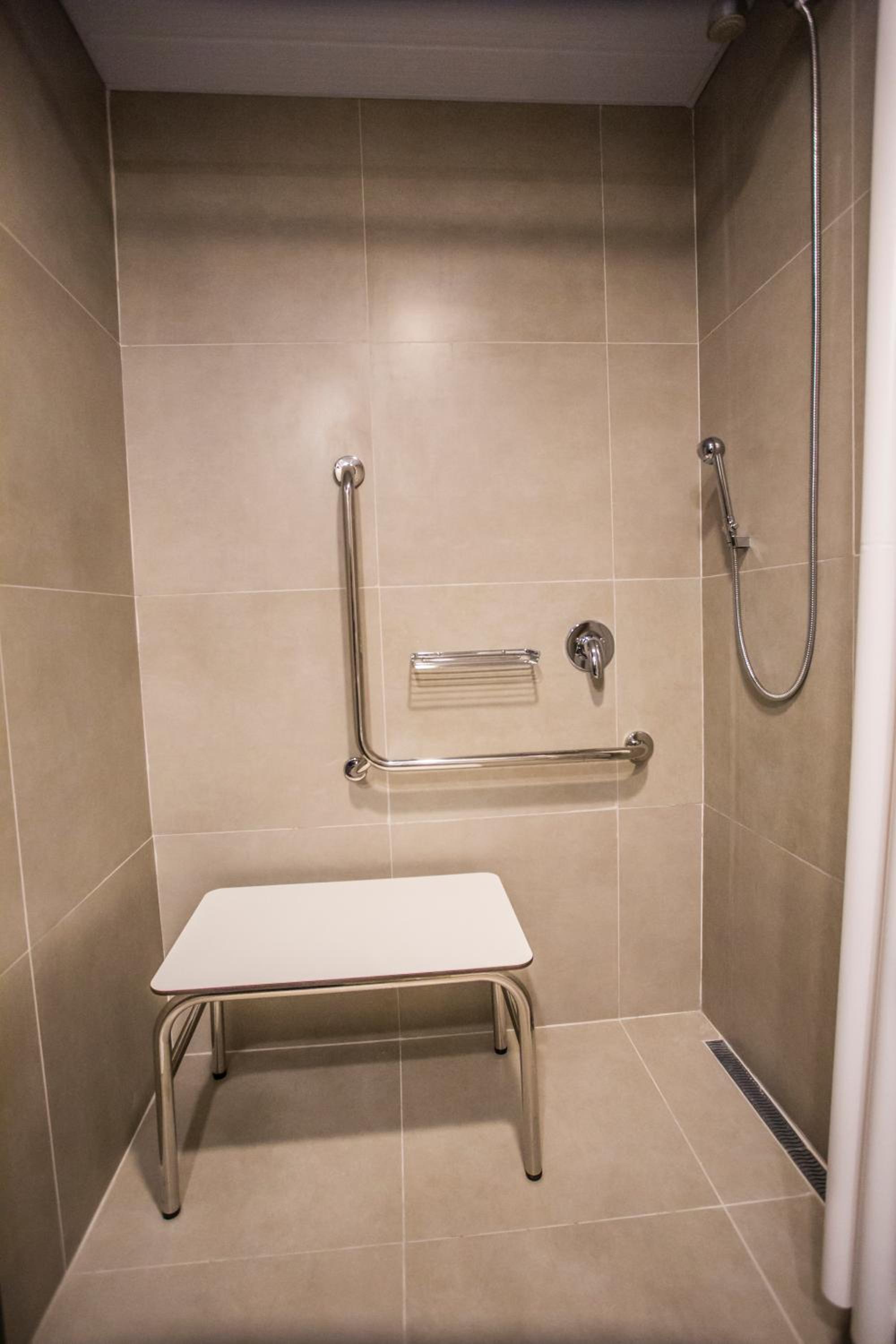 Adapted Standard Double Room - Photo 3