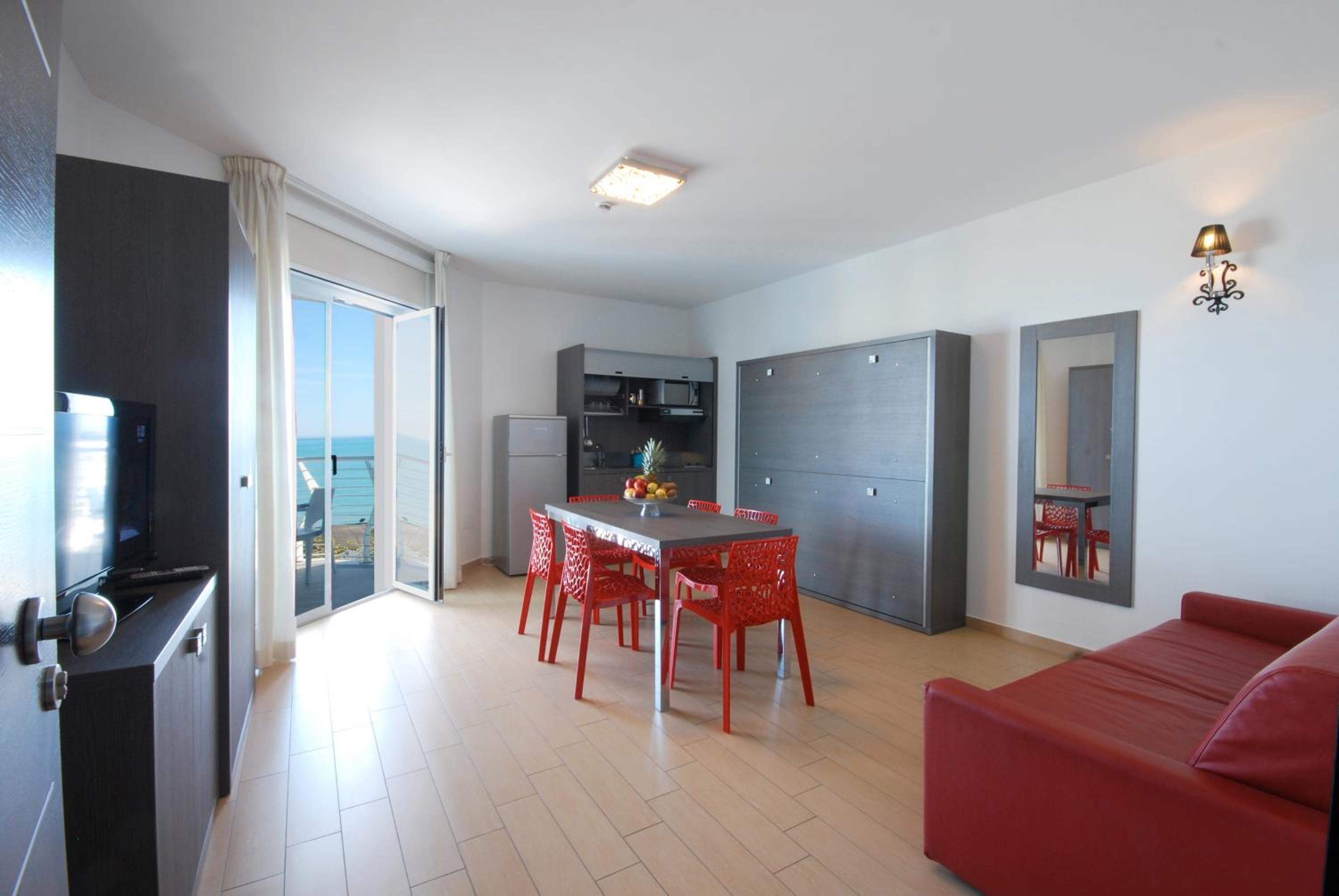 One-Bedroom Apartment (6 Adults) photo 1