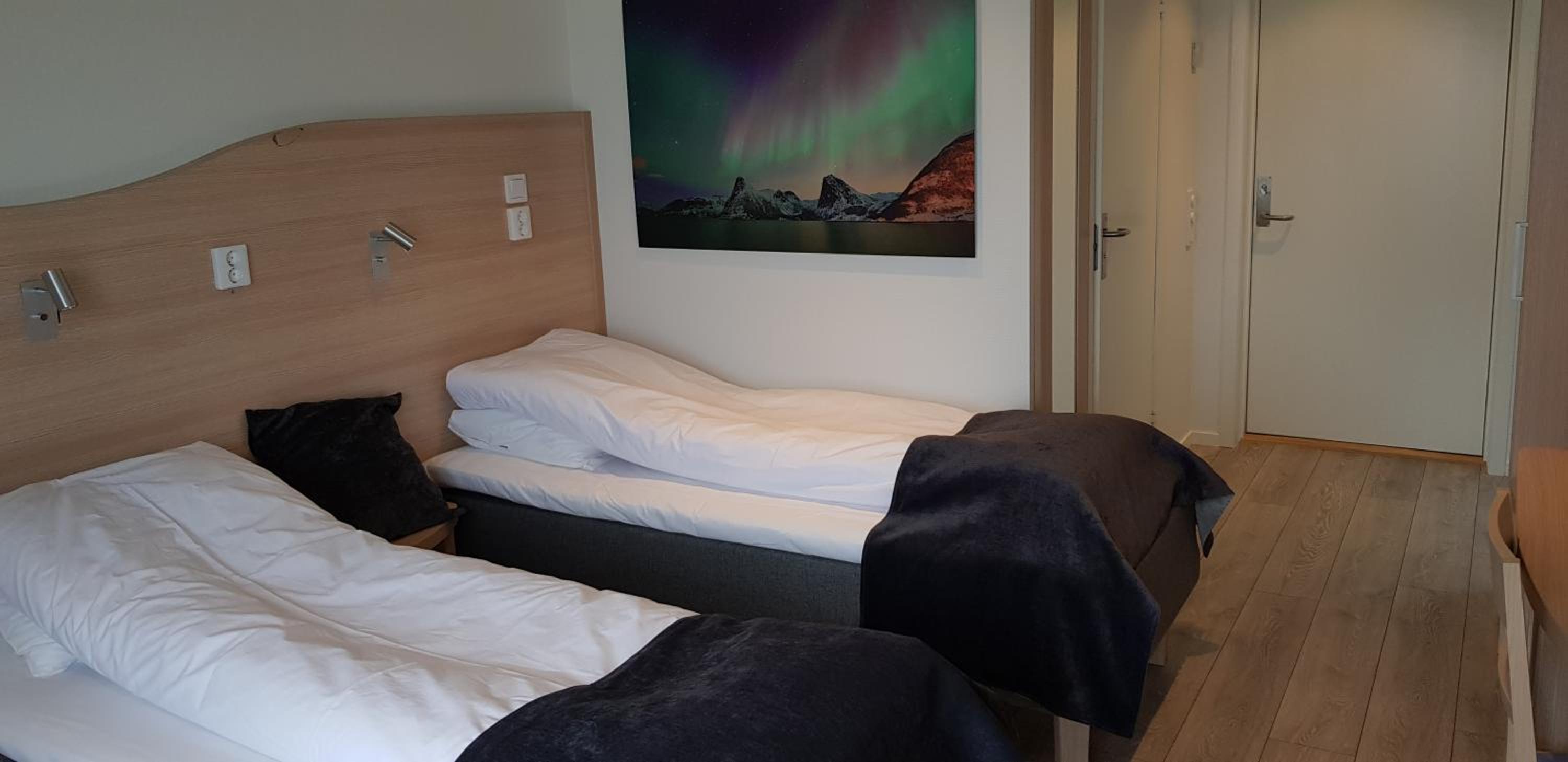 Double or Twin Room with a bay or restricted view - Photo 1