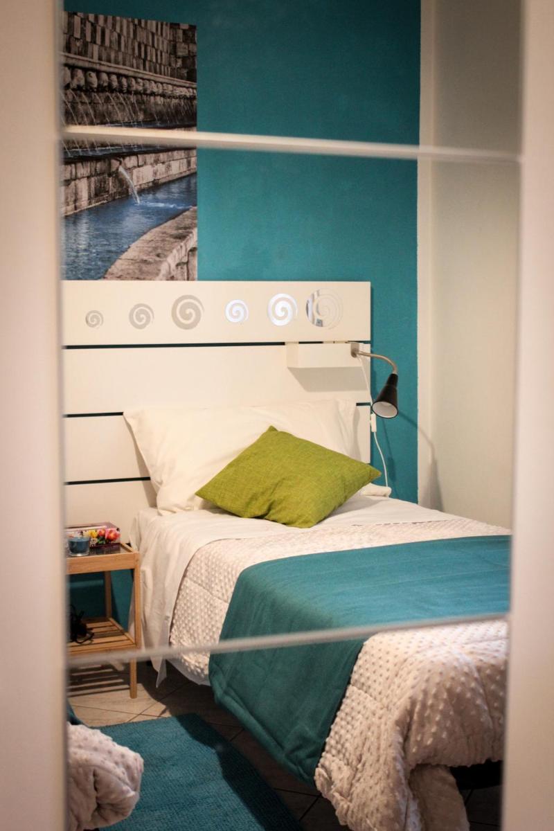 Twin Room with Private Bathroom photo 2