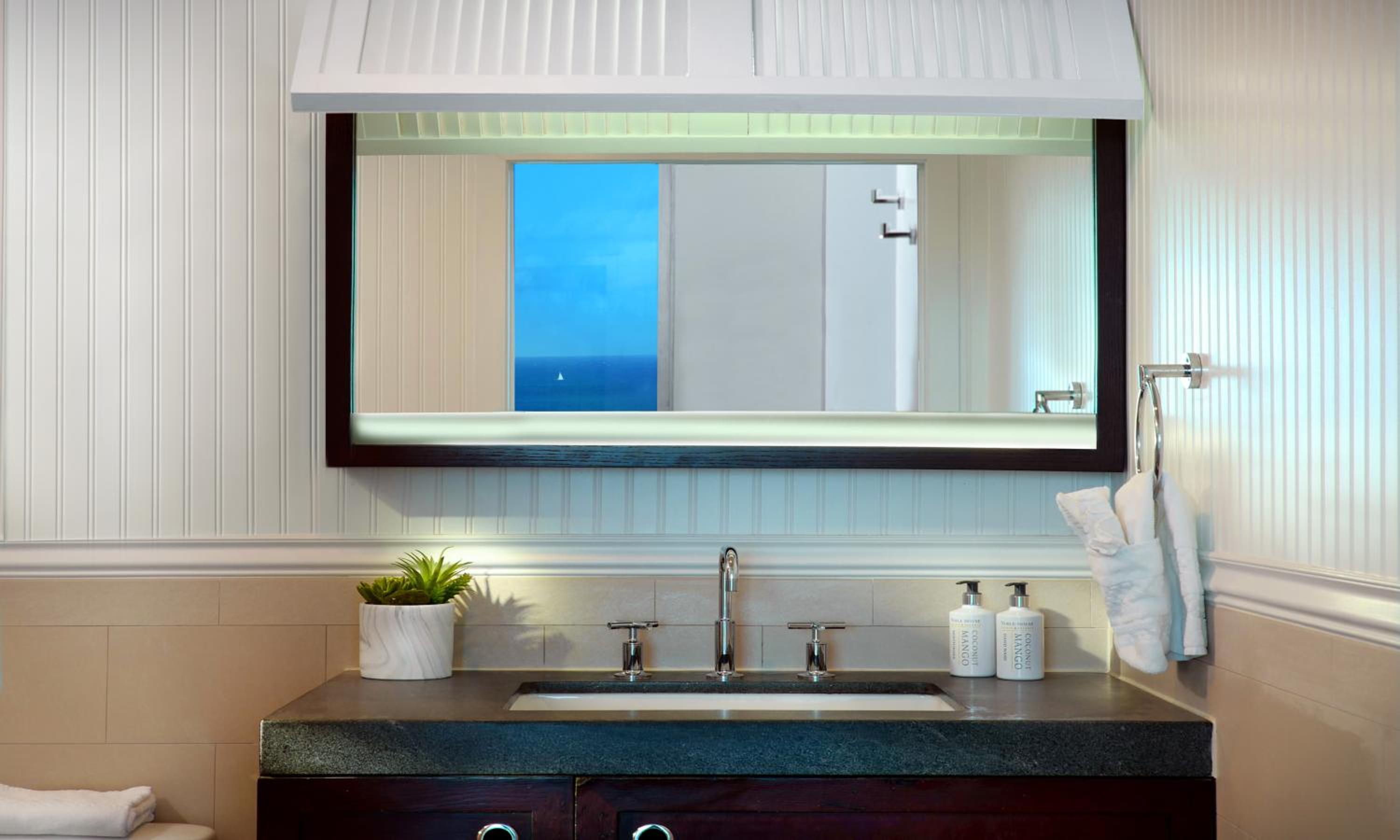 One-Bedroom City View Suite - Photo 5