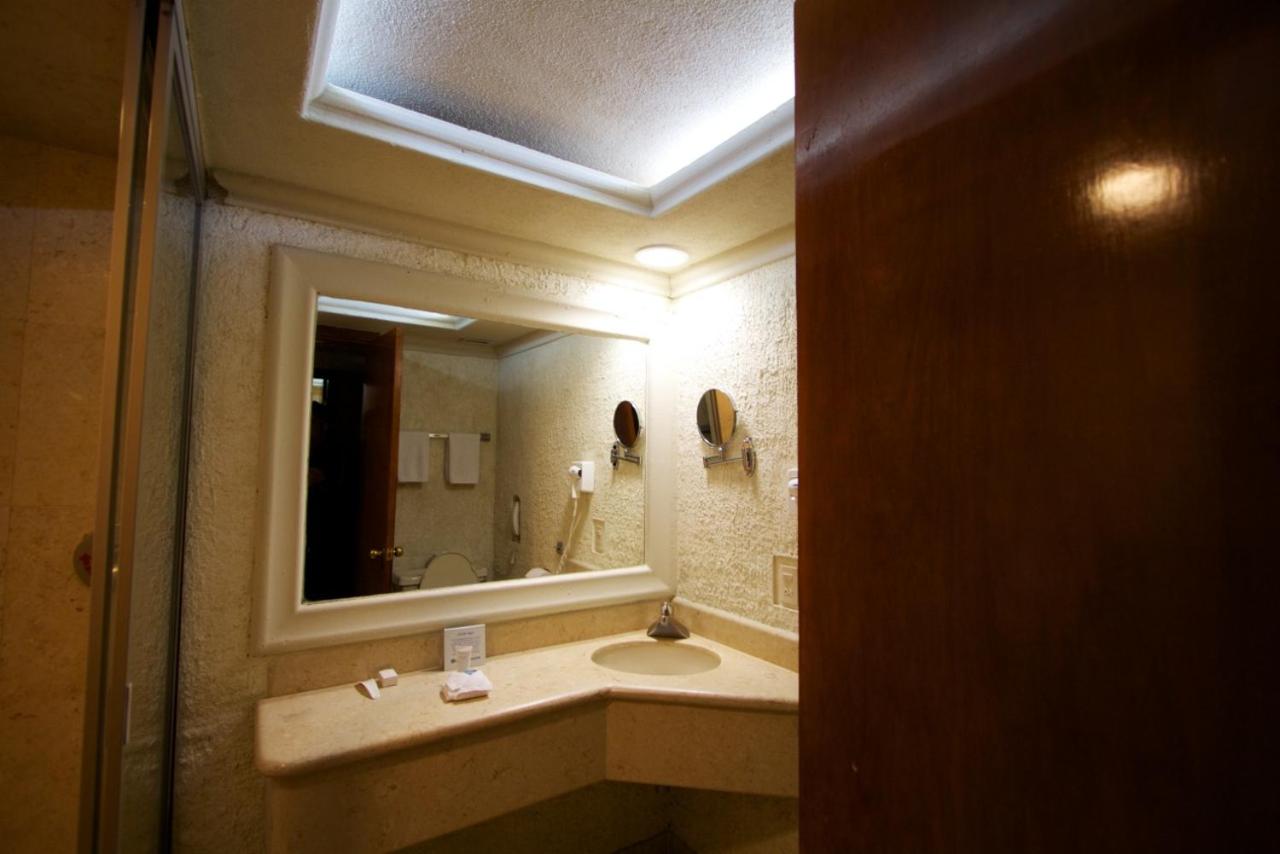 Deluxe King Room photo 3
