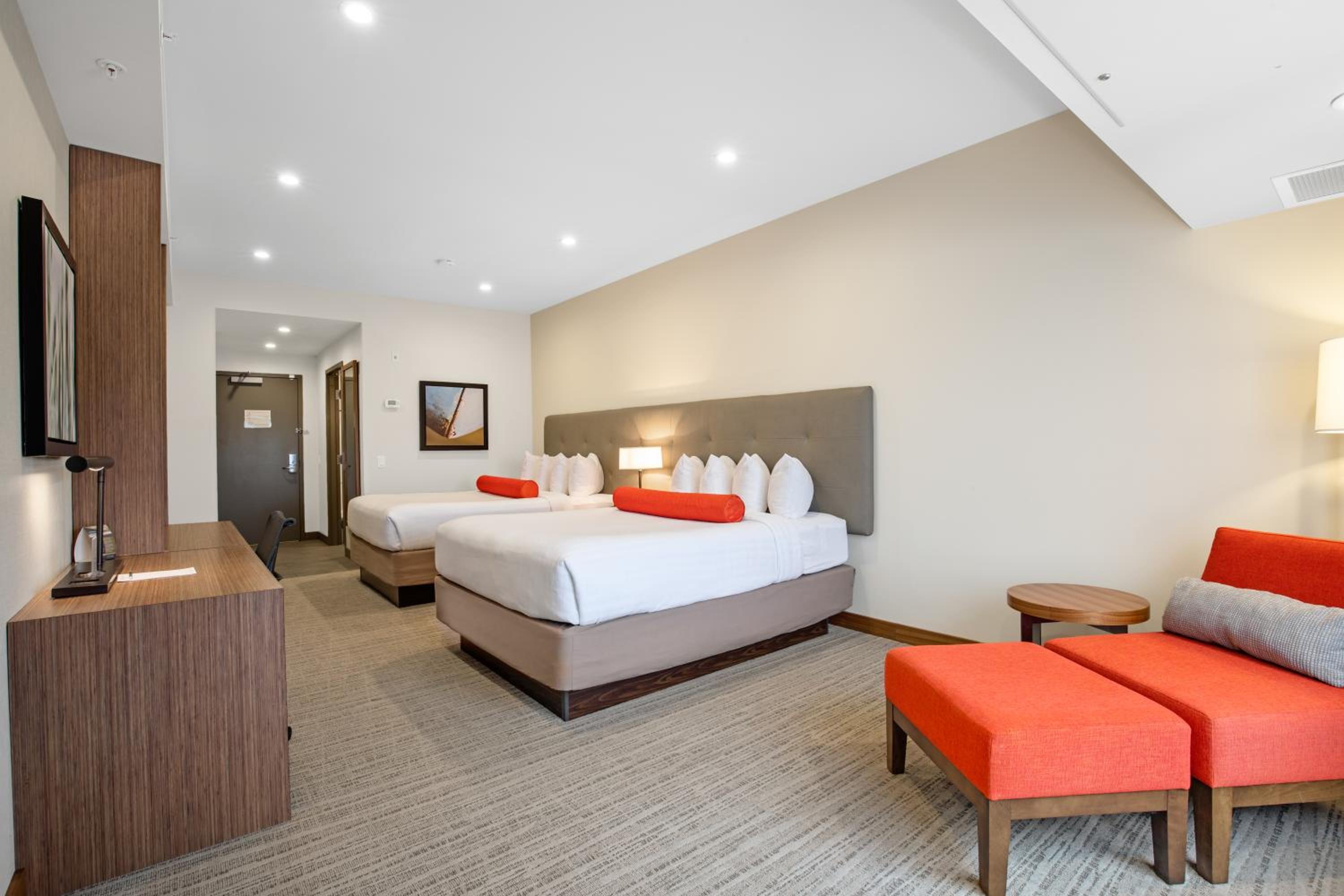Queen Room with Two Queen Beds photo 2