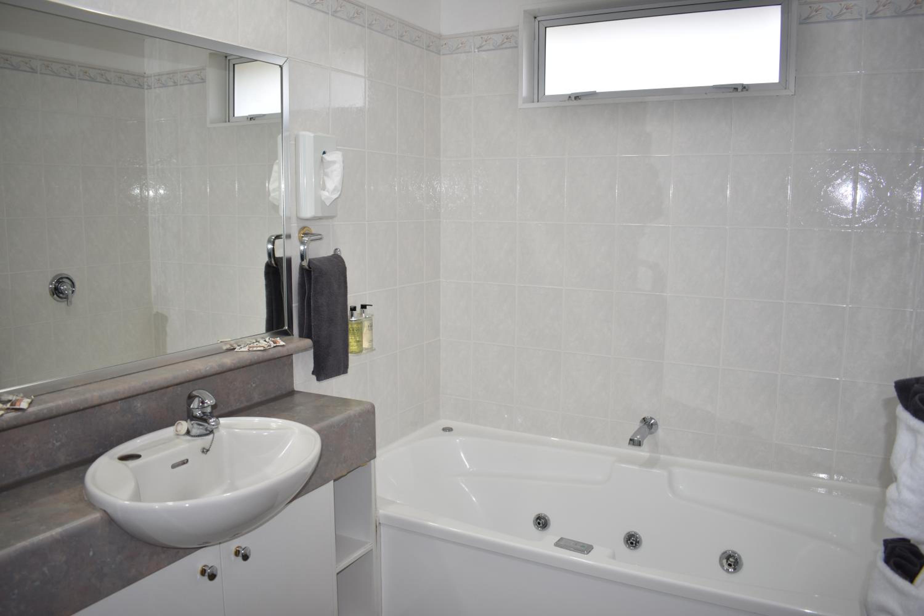 One-Bedroom Spa Suite
