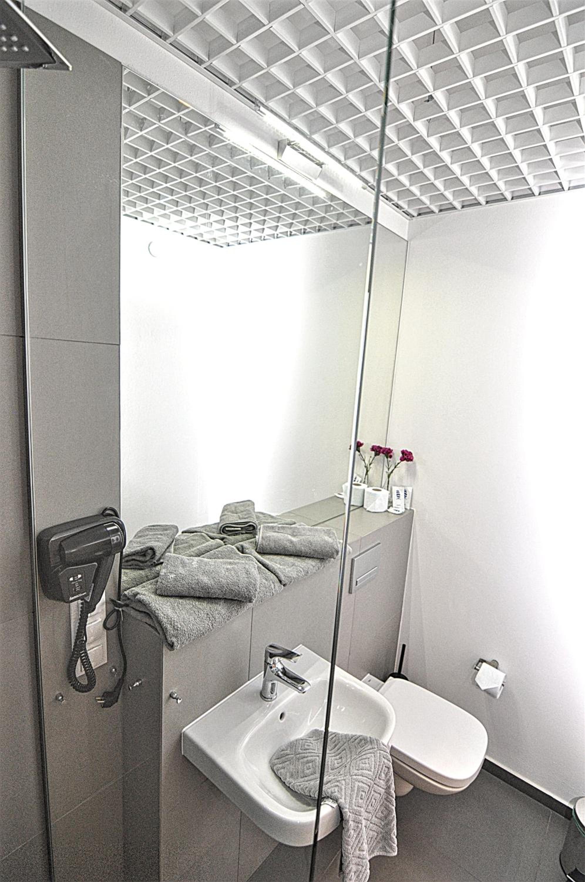 Deluxe Apartment with Courtyard View - Photo 5