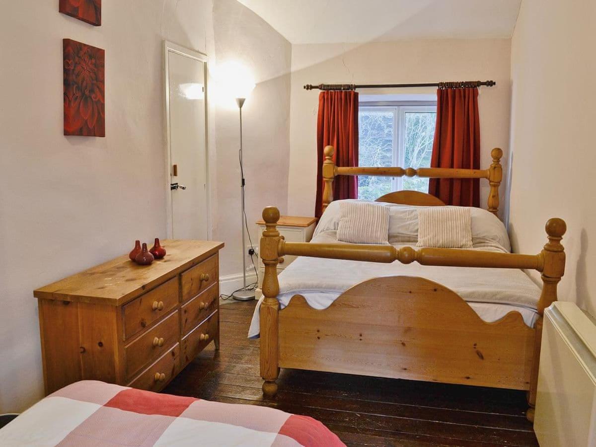 Three-Bedroom House photo 3