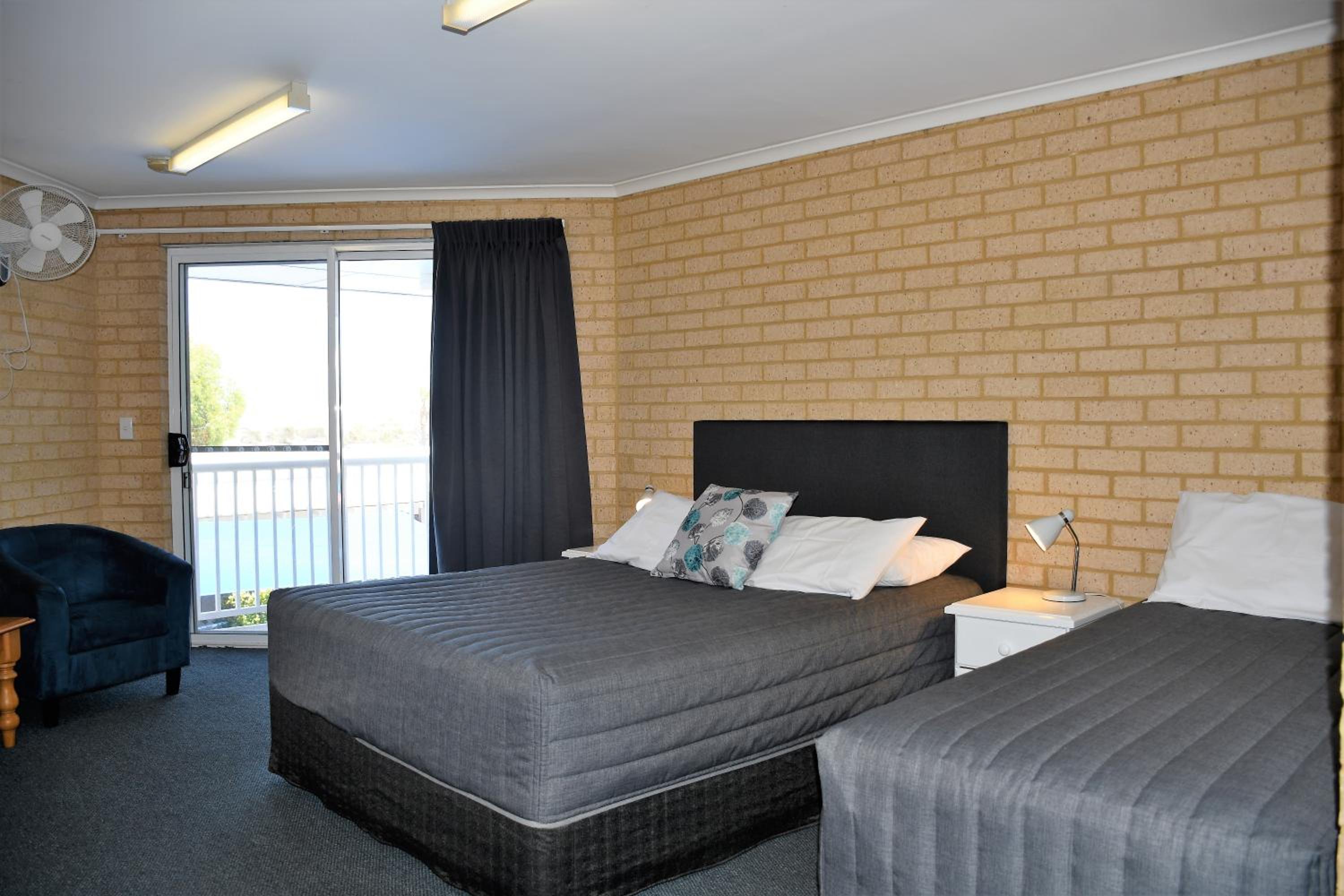 Studio Apartment photo 3