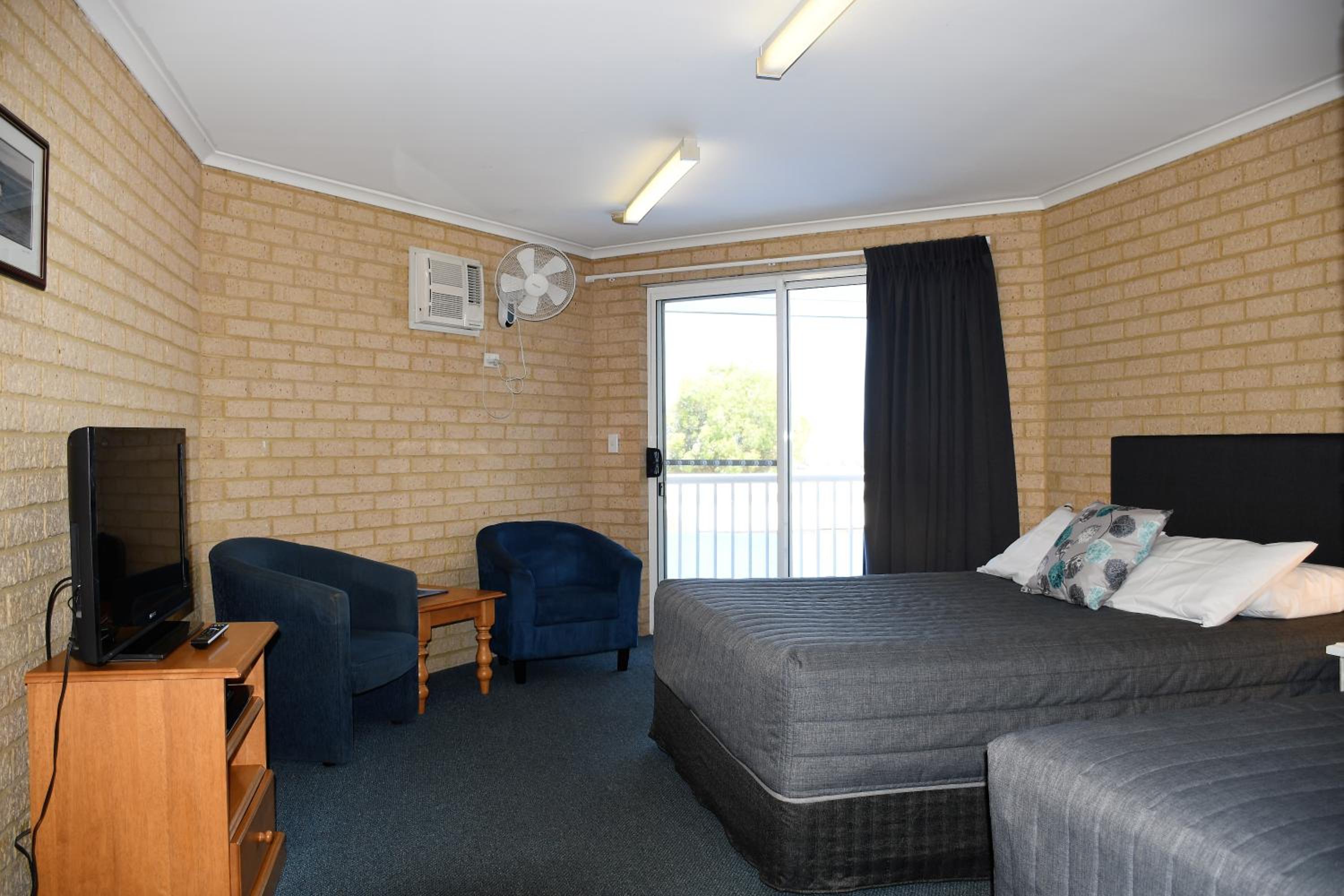 Studio Apartment photo 2