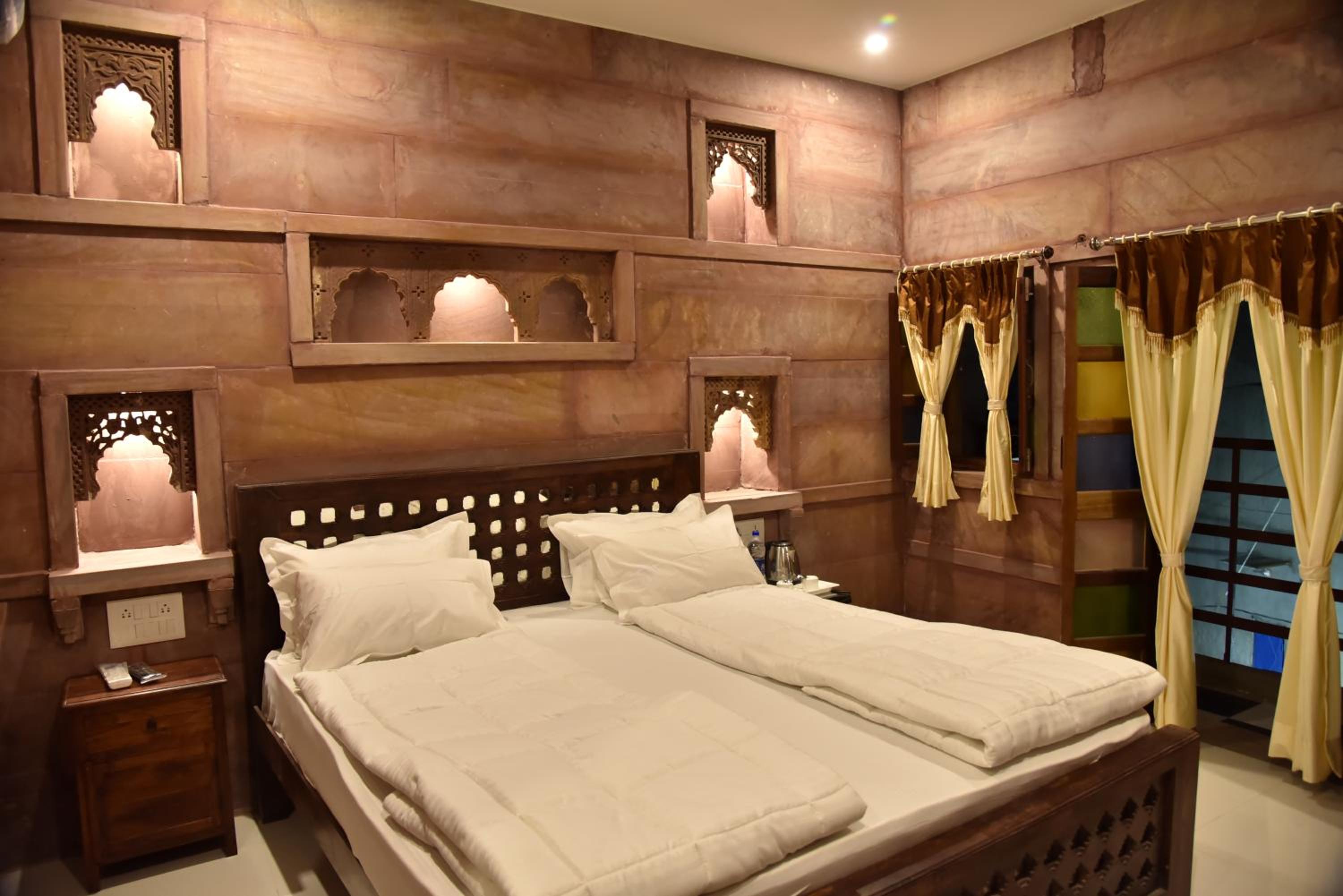 Queen Room with Balcony & Fort View photo 3