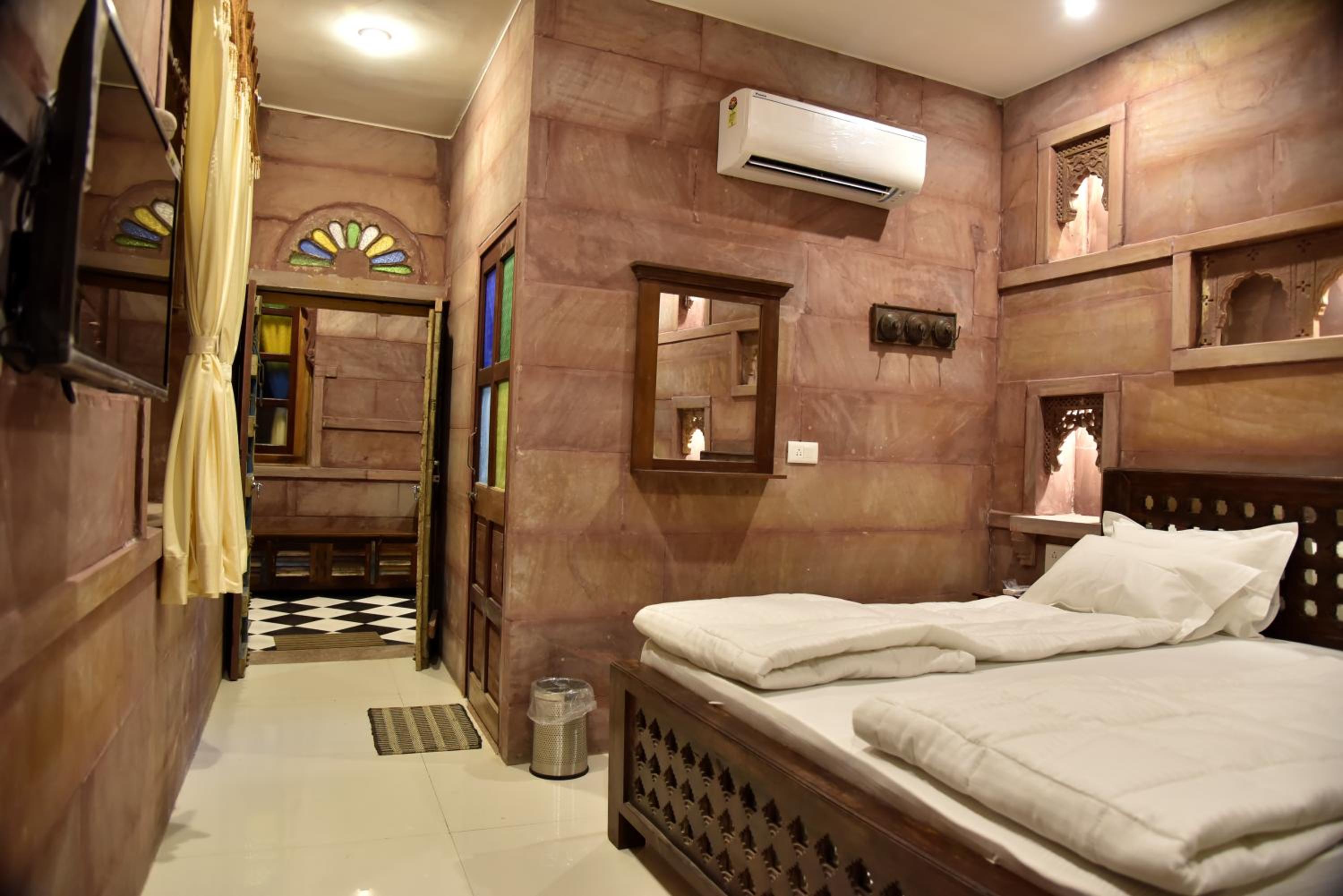 Queen Room with Balcony & Fort View photo 2