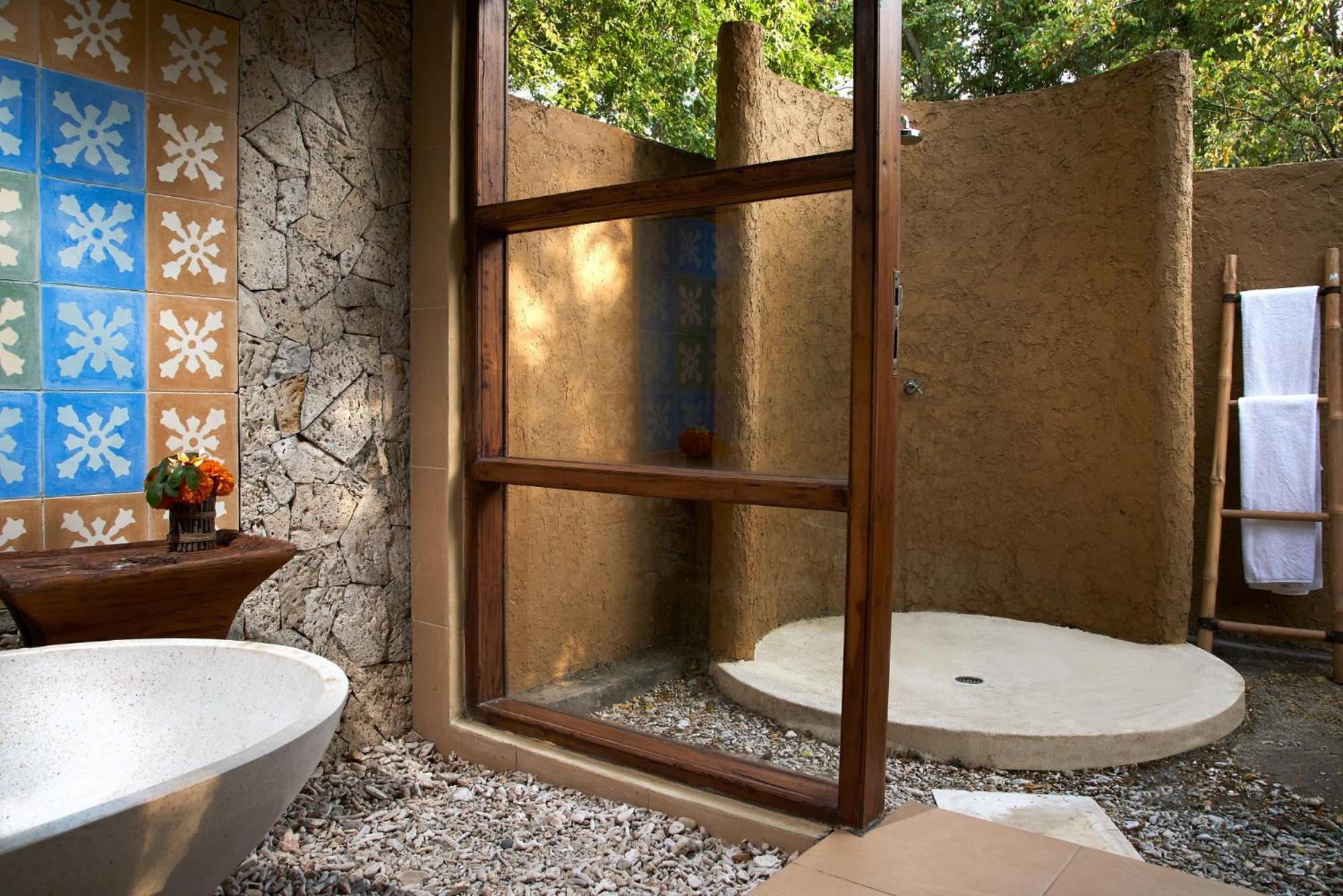 Two Bedroom Beachfront Villa - Photo 27