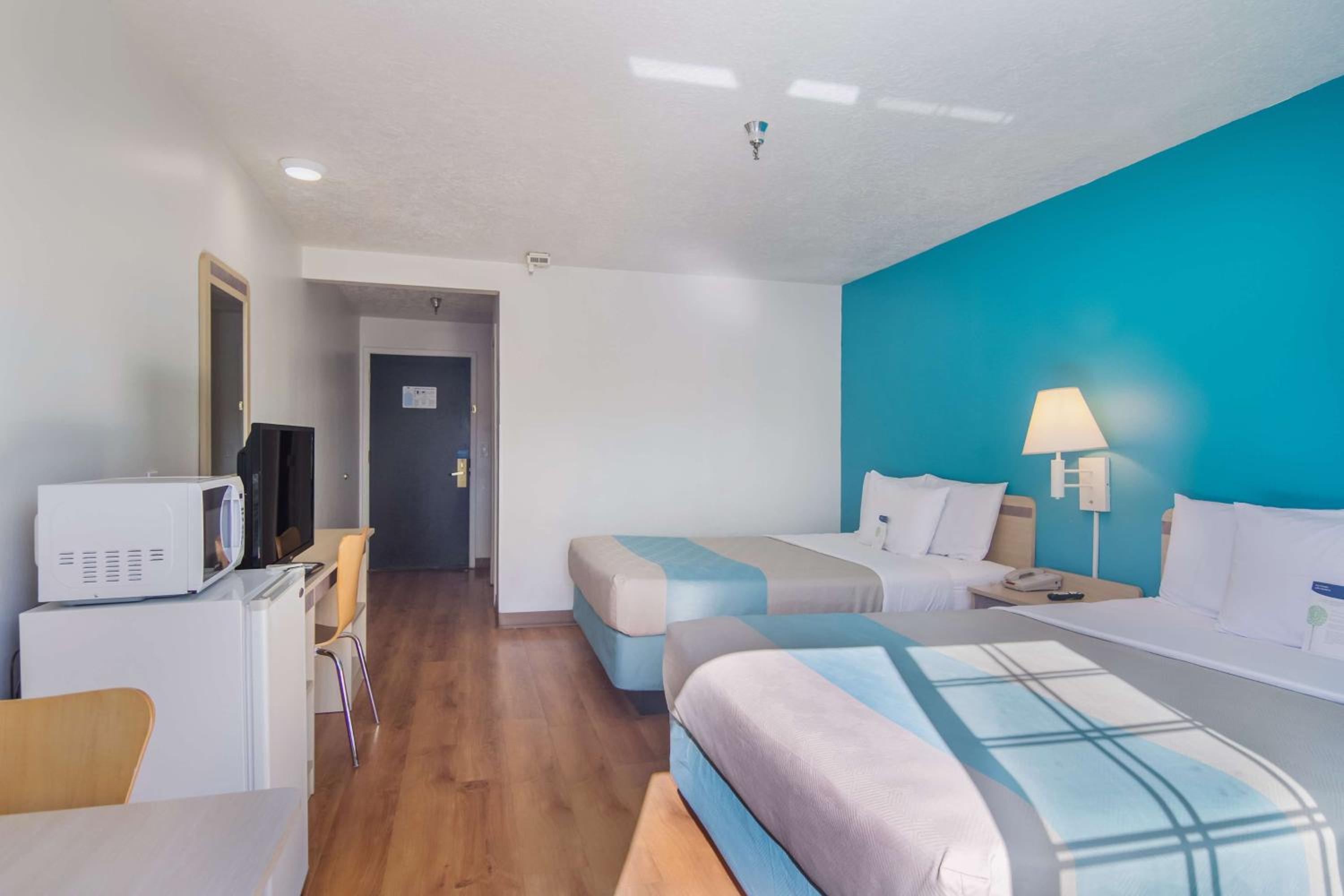 Quadruple Room - Smoking photo 1