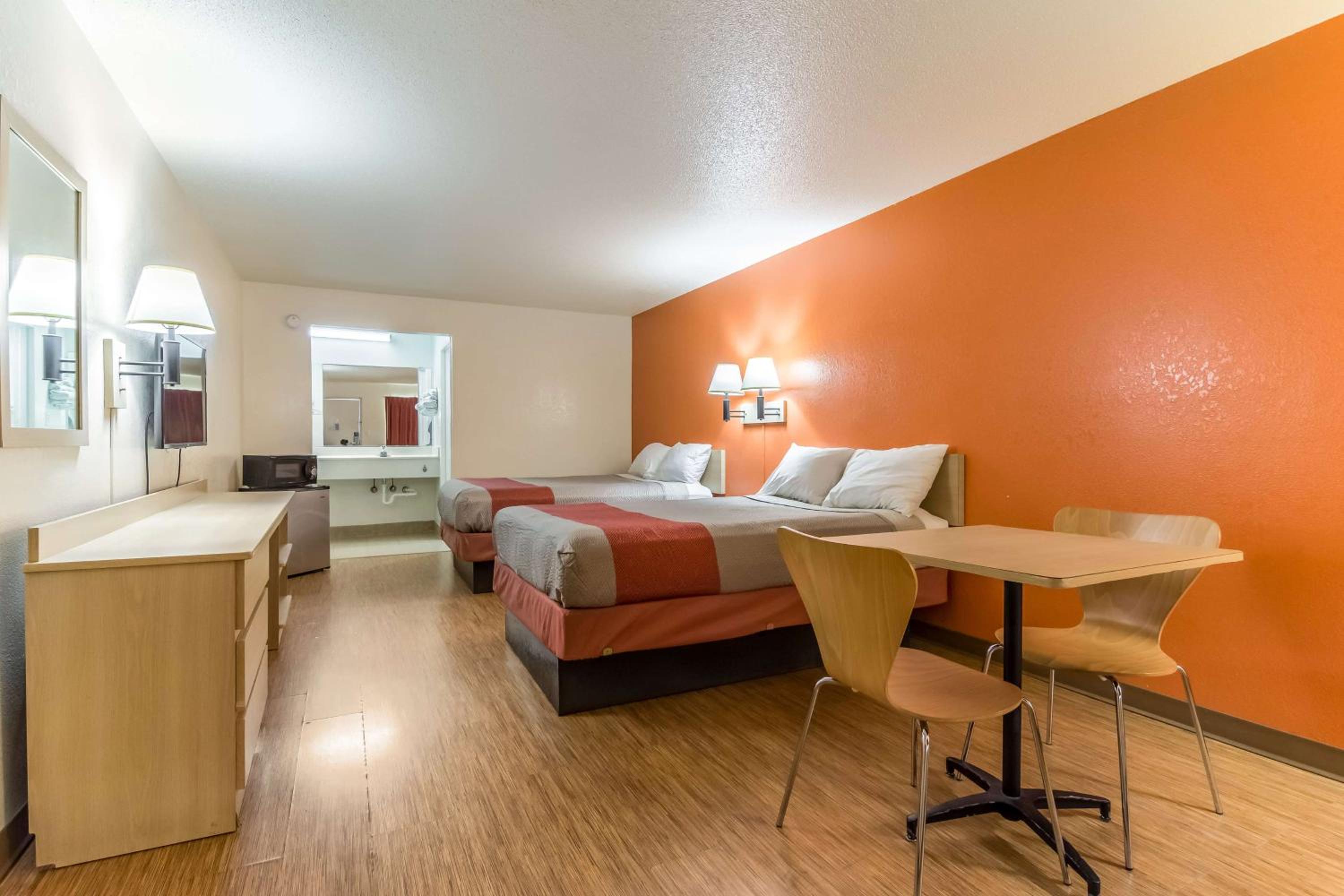 Quadruple Room - Disability Access - Smoking photo 3