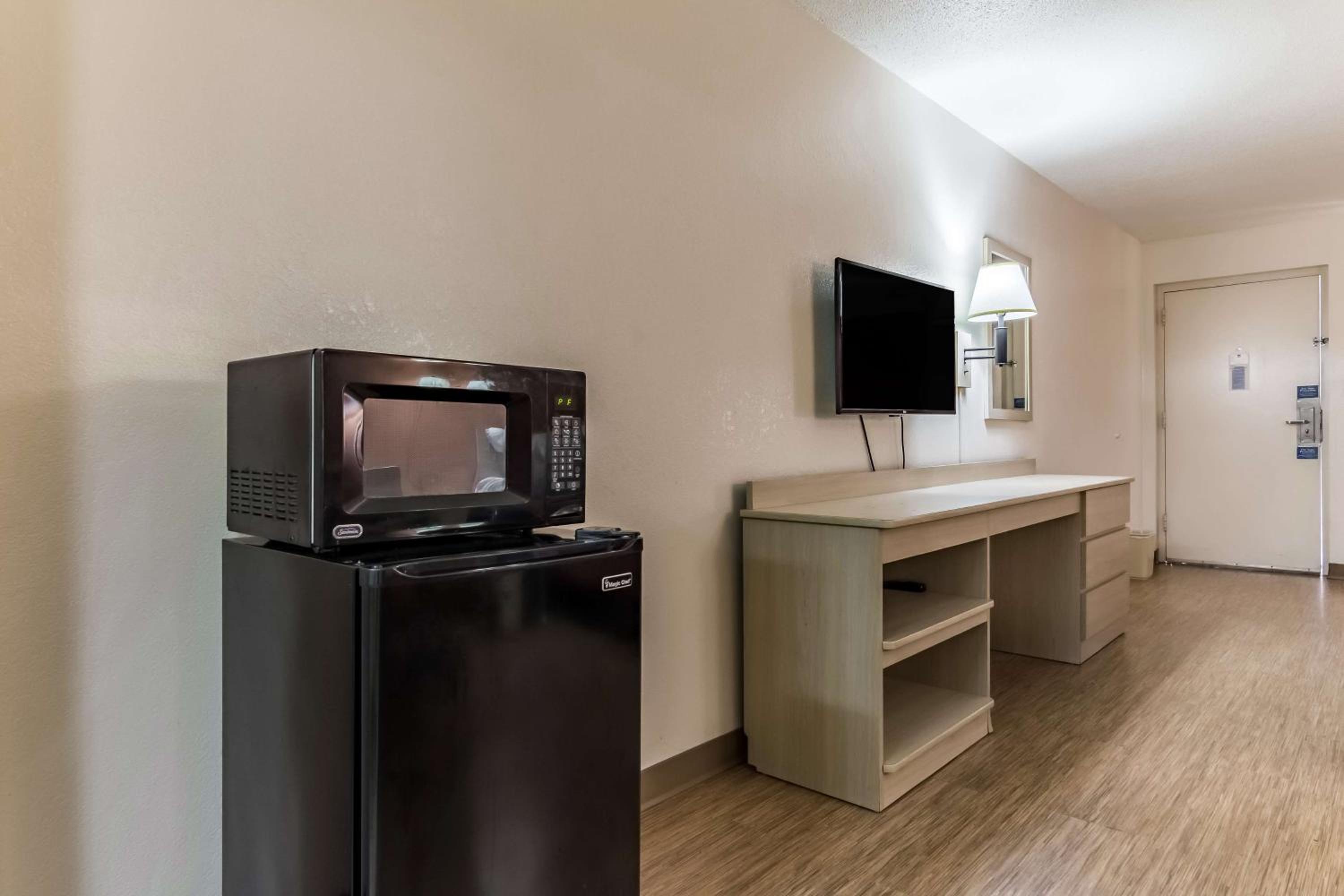 King Room - Non-Smoking photo 2