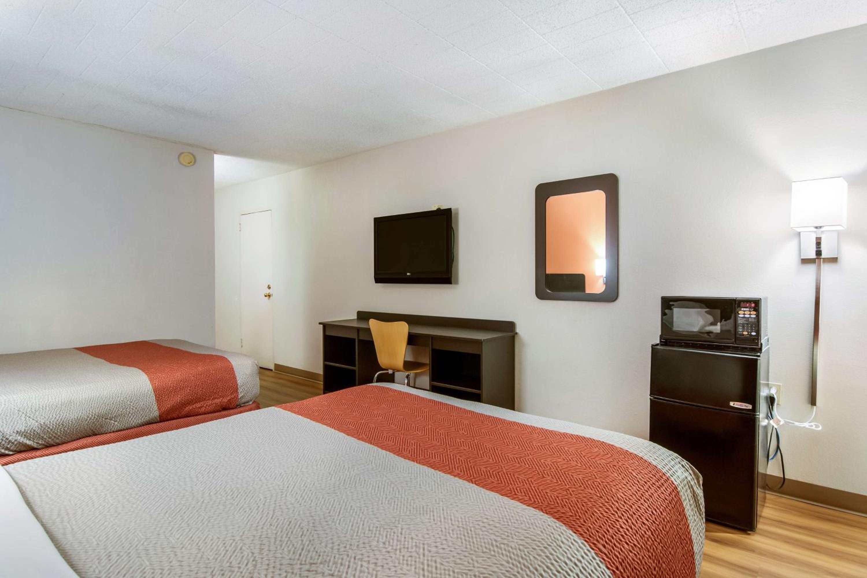 Quadruple Room - Disability Access - Non-Smoking photo 2