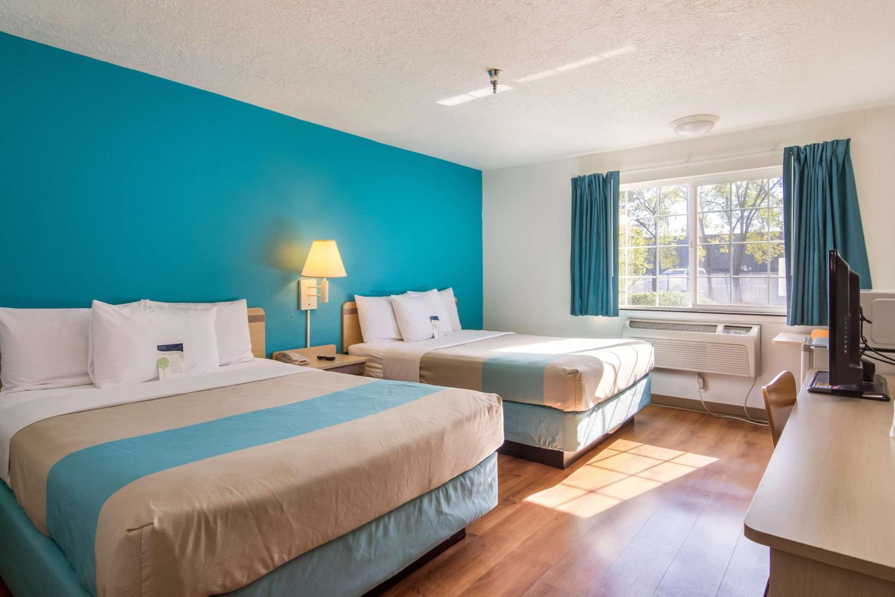 Quadruple Room - Disability Access - Non-Smoking photo 2