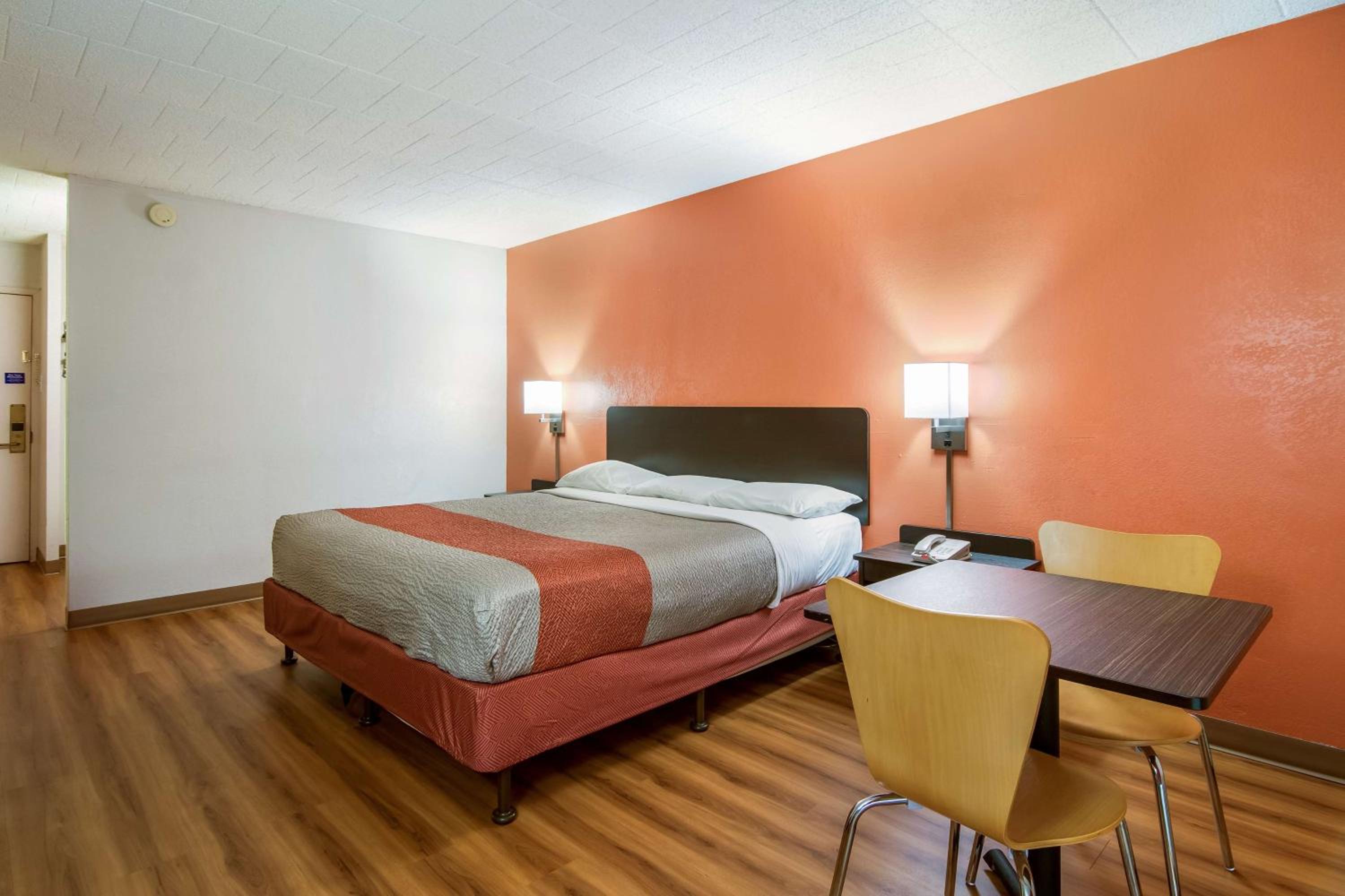 Deluxe King Room - Non-Smoking photo 1