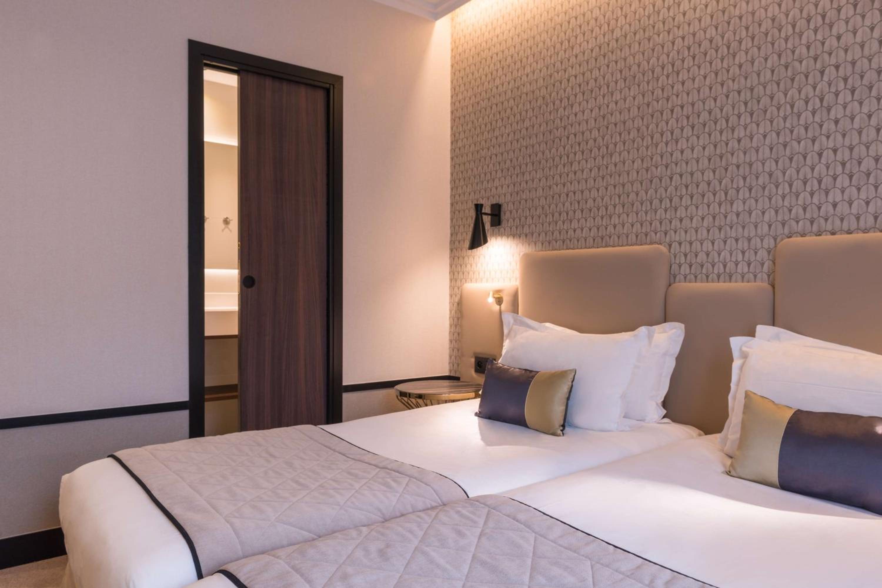 Standard Twin Room - Photo 12