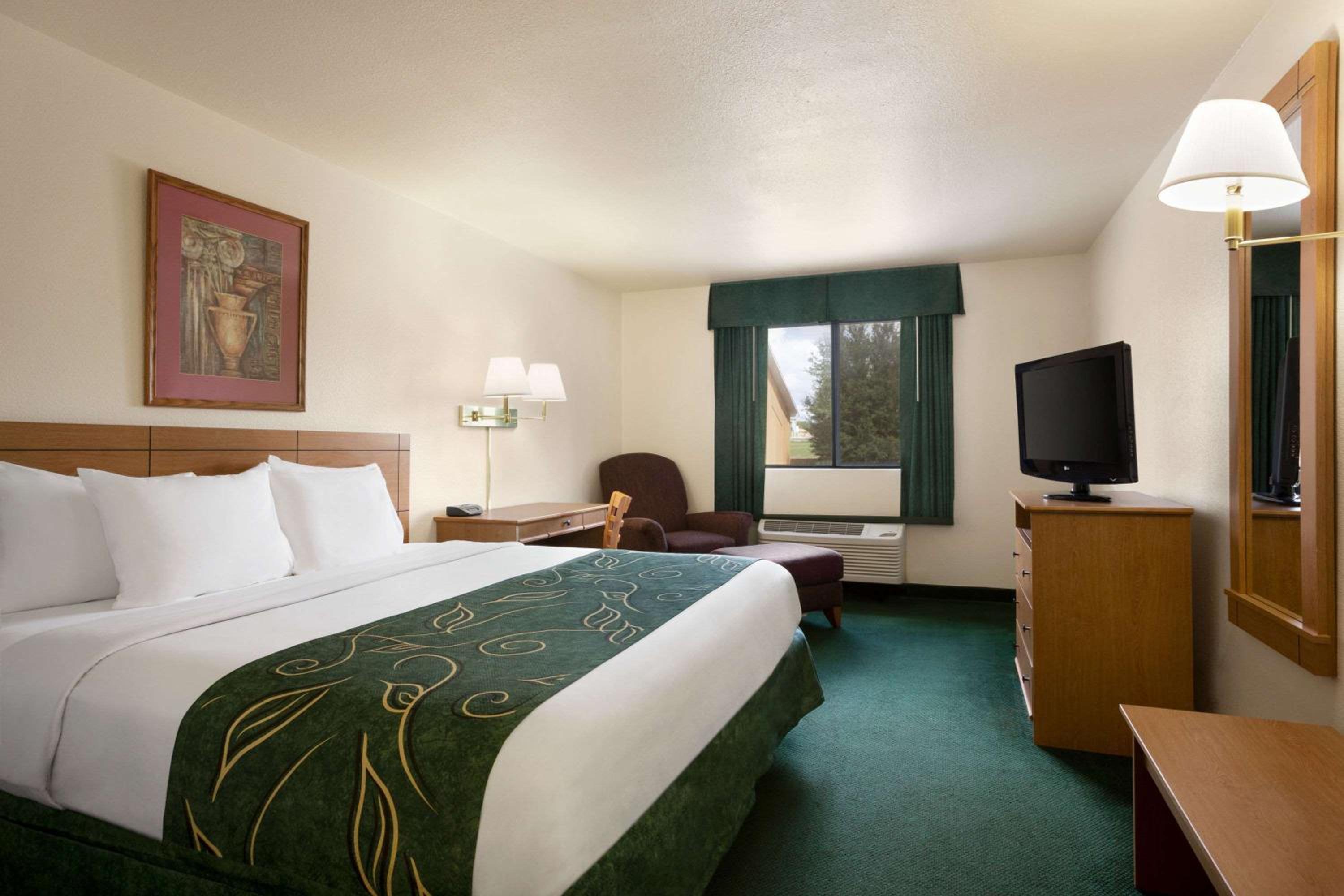 King Room - Non-Smoking - Photo 1