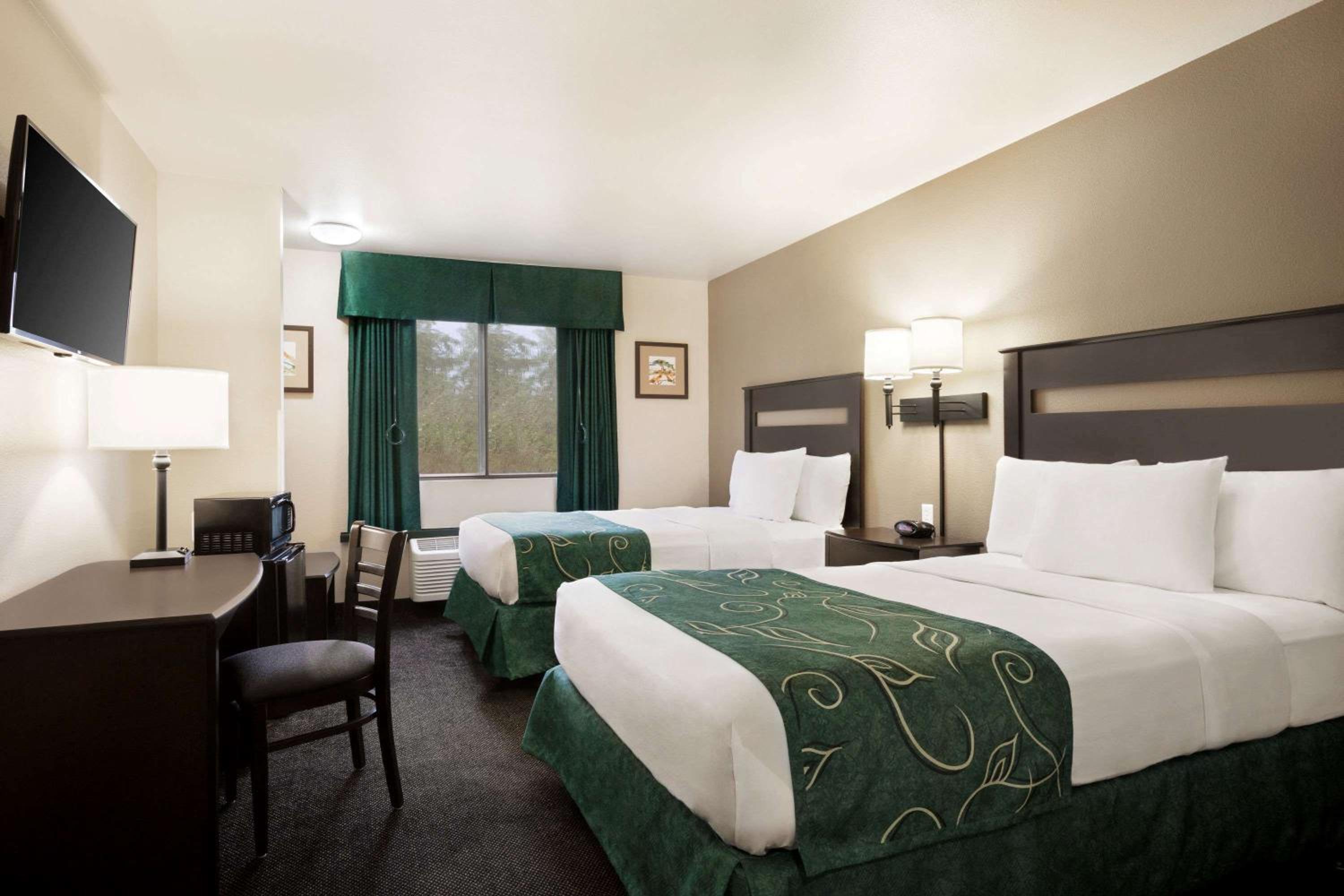 Double Room with Two Double Beds - Mobility Access/Non-Smoking - Photo 3