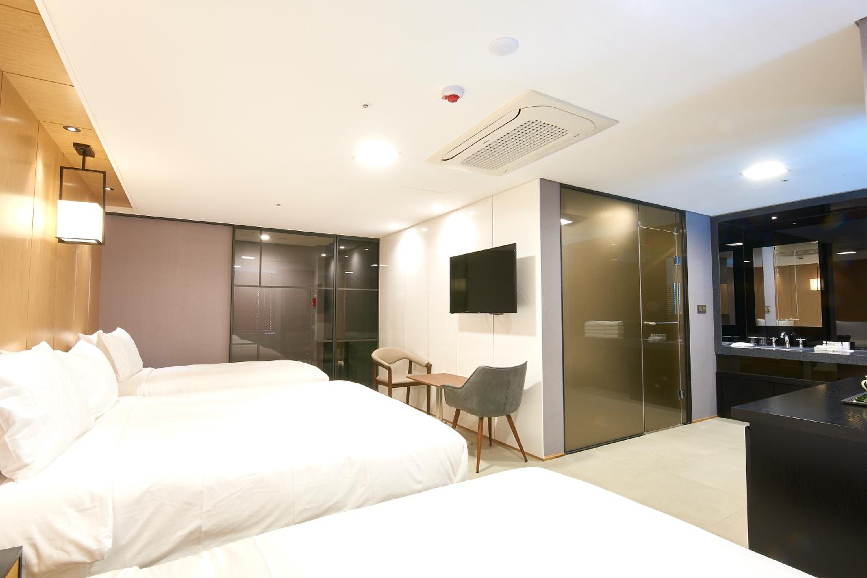 Deluxe Triple Room