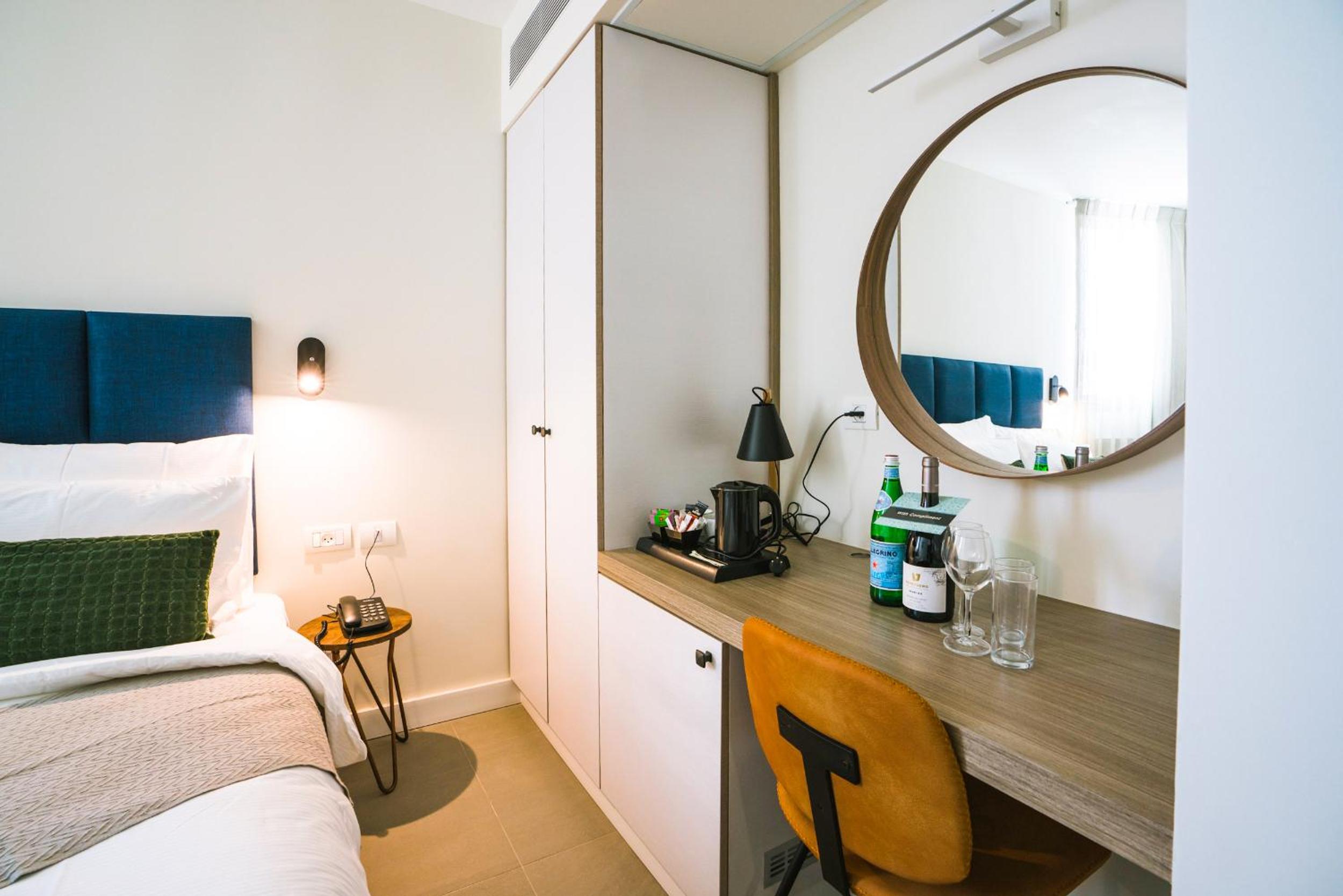 Deluxe Double or Twin Room - Photo 4