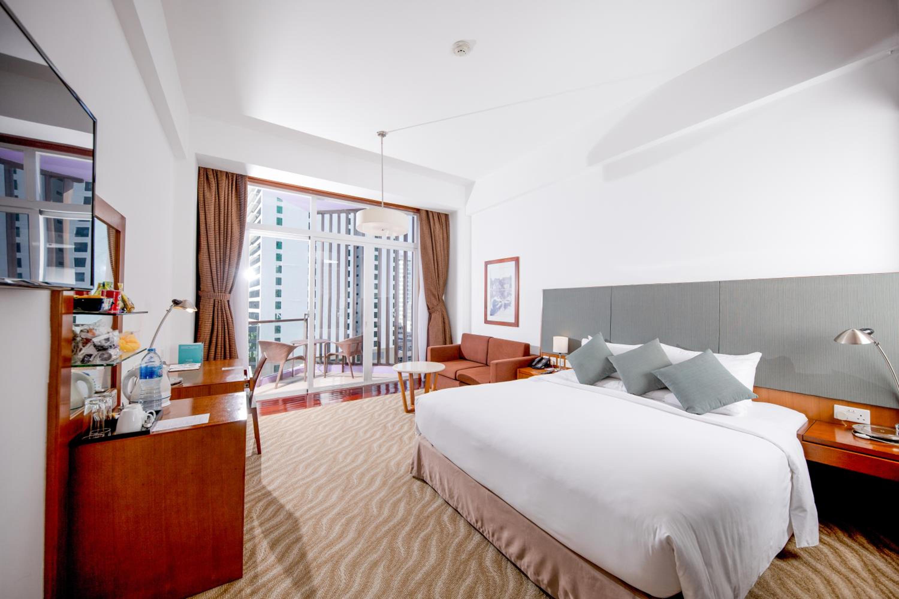 Standard King Room - Photo 7