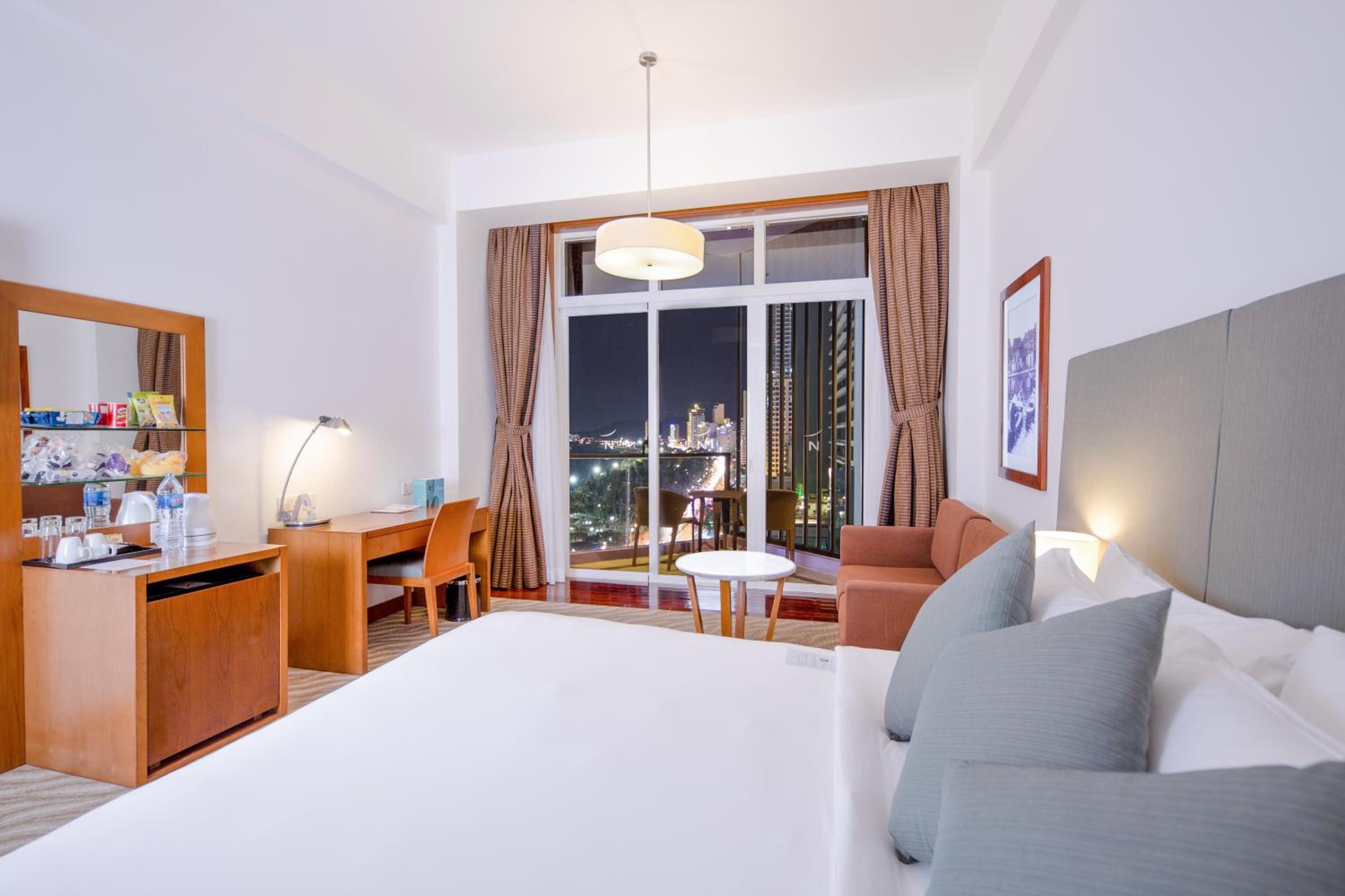 Standard King Room - Photo 8