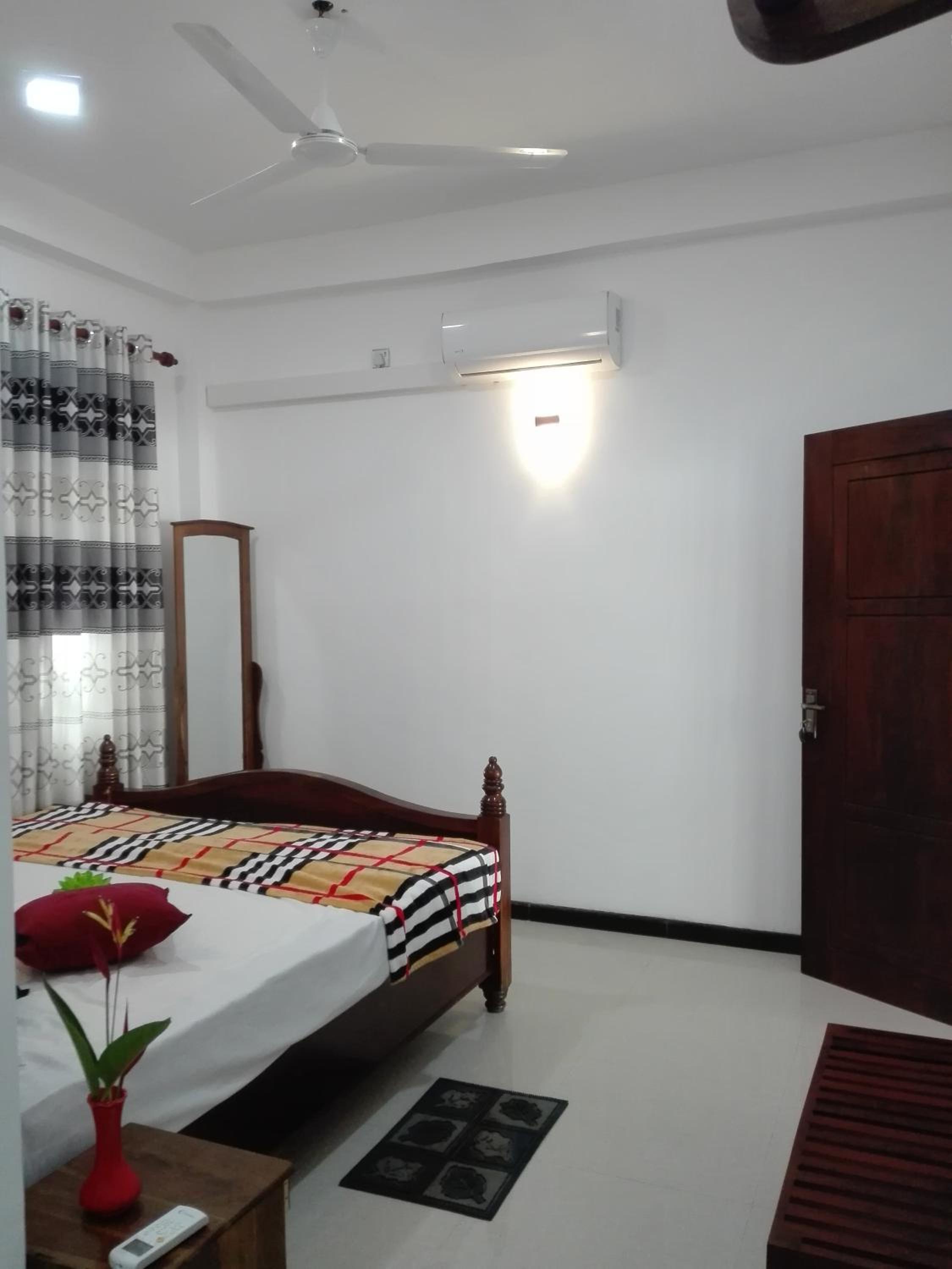 Deluxe Double Room (2 Adults + 1 Child) photo 3