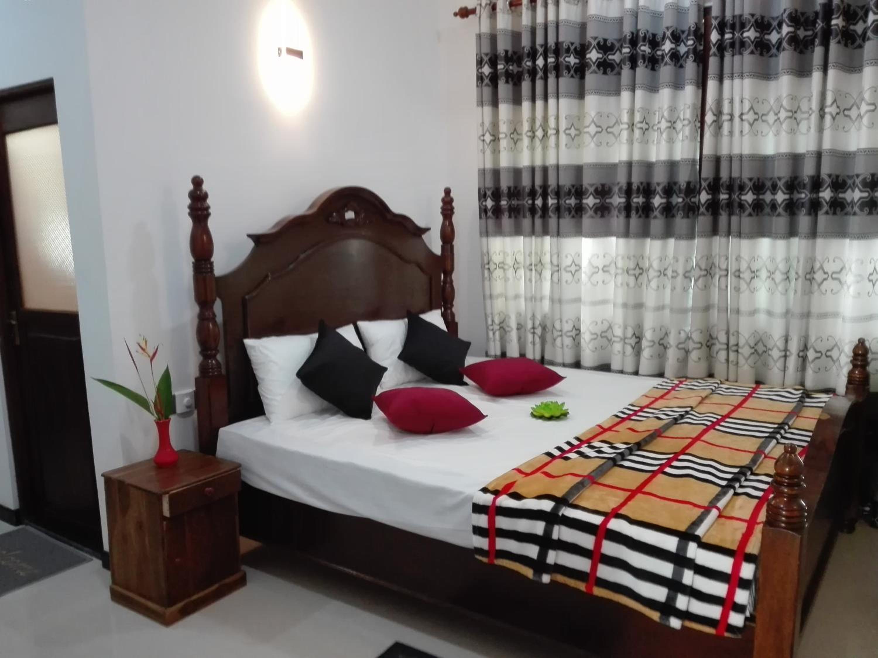 Deluxe Double Room (2 Adults + 1 Child) photo 1
