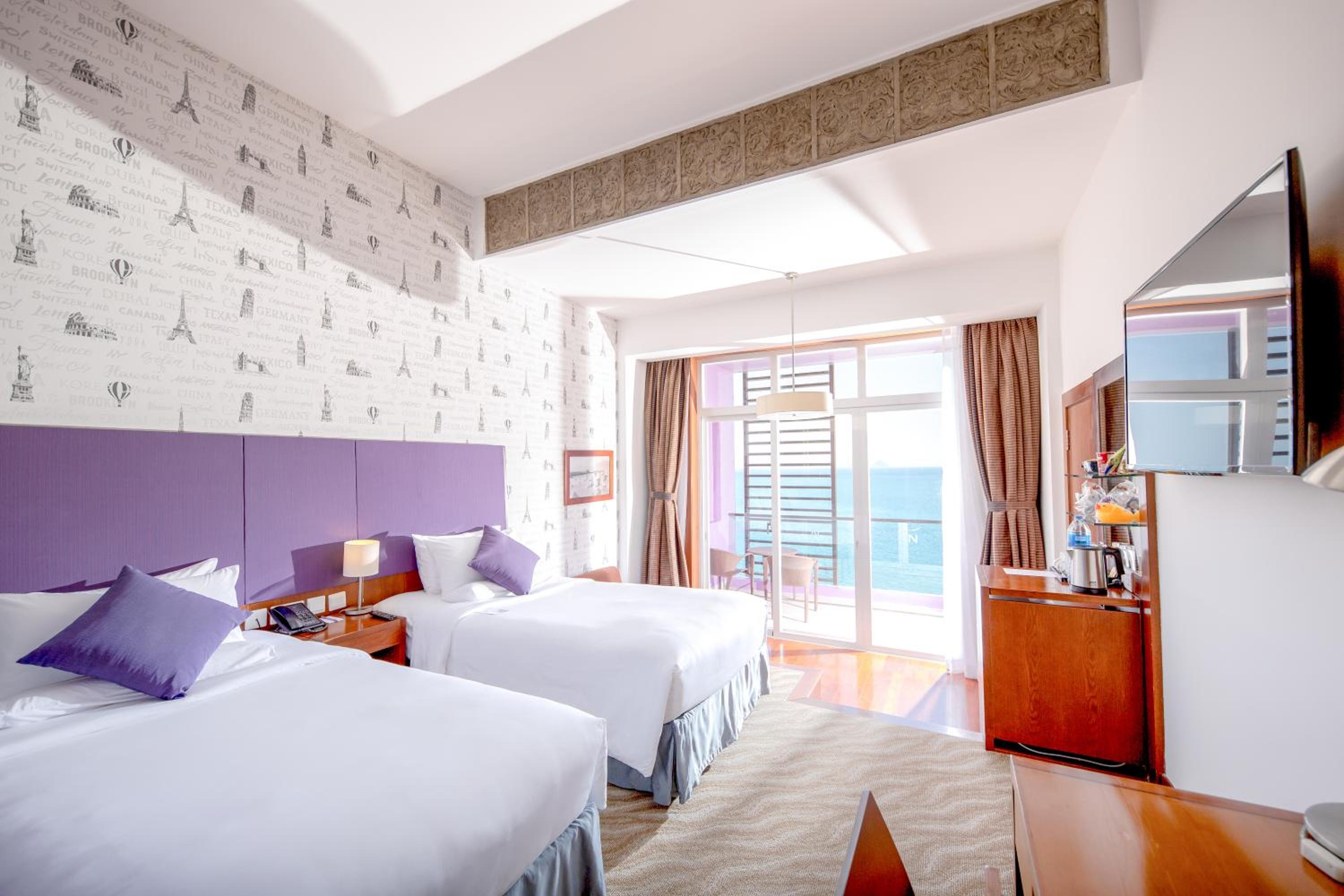 Superior Twin Room with Ocean View - Photo 9