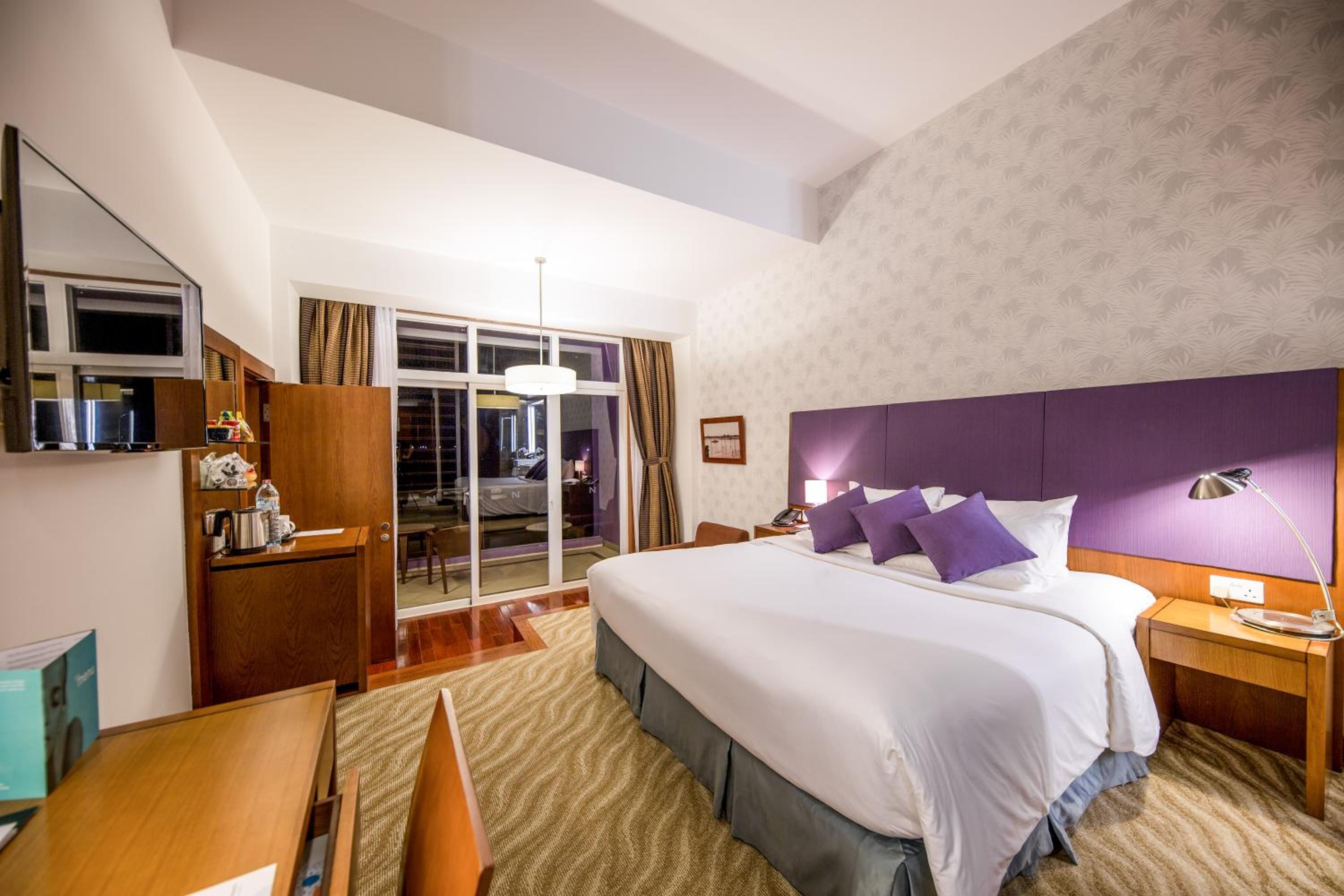 Superior King Room with Ocean View - Photo 9