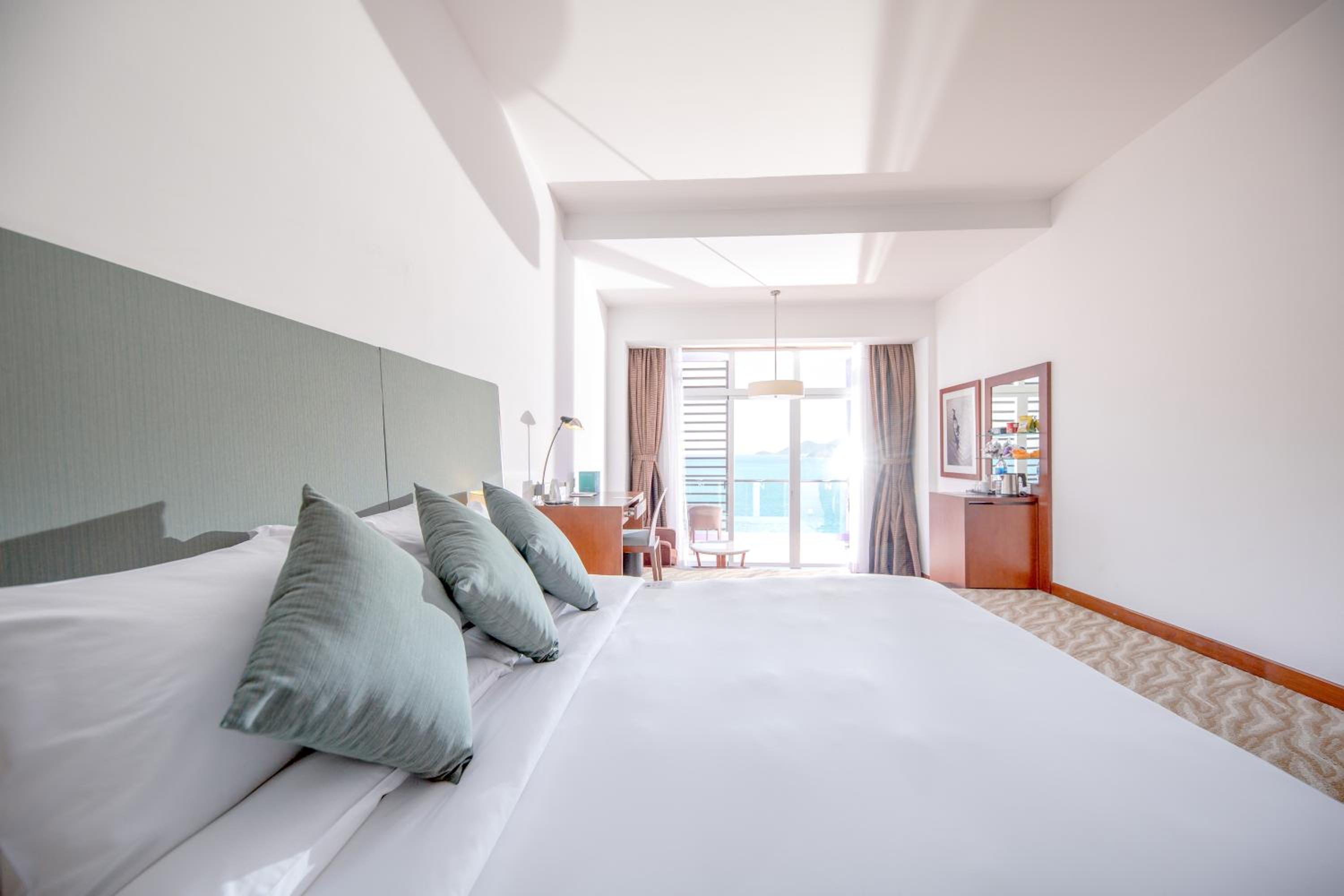 Deluxe King Room - Photo 2